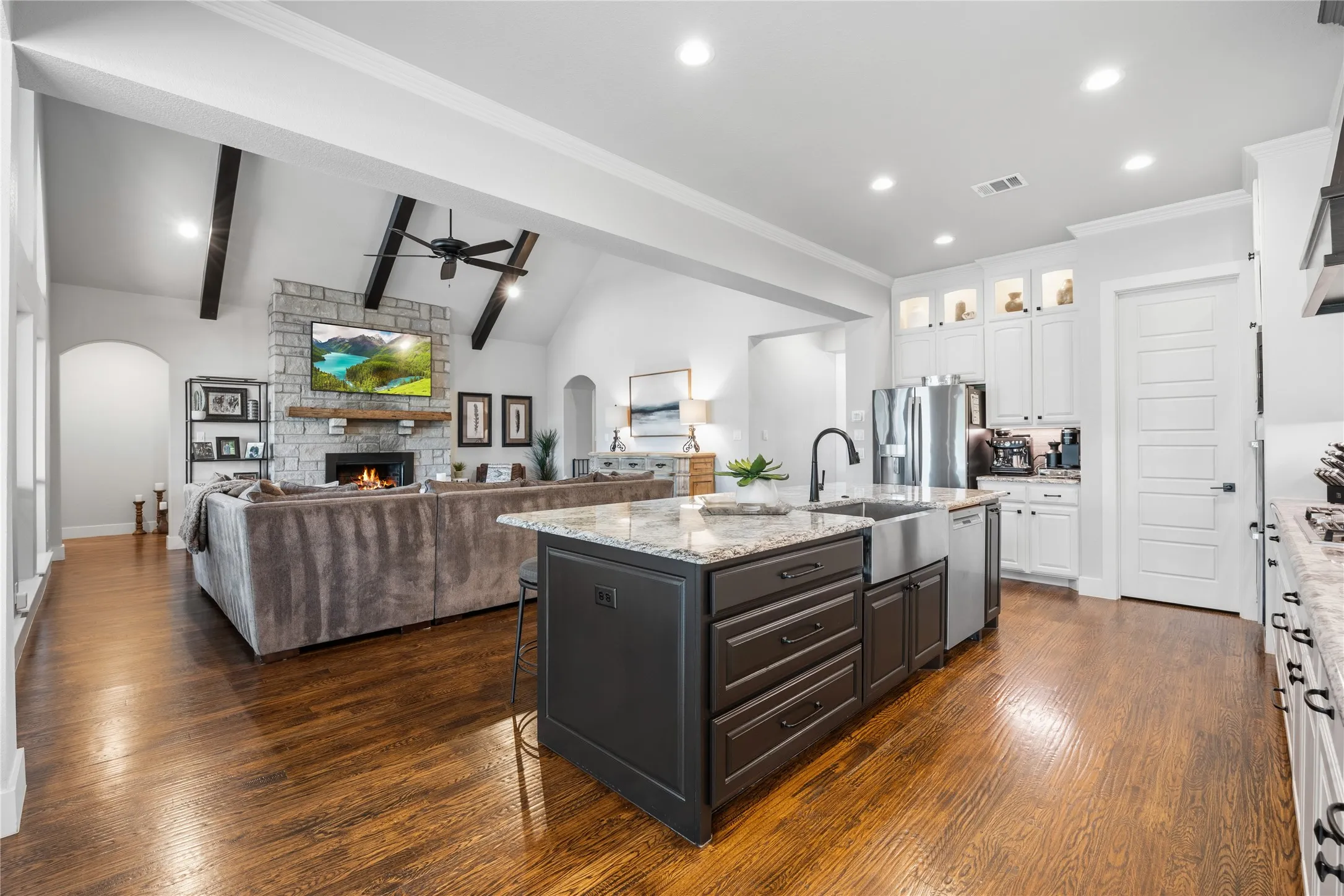 Single Family Residence For Sale in Parker County , 1345 Crown Valley Drive, Weatherford, Texas 76087, 4 Bedroom, 3 Bathroom, 3 Garage spaces, 3,488 Sqft, built in 2020, mls#21370474, Real Estate Agent in Weatherford, Homes For Sale in Parker county, Homes For Sale in Weatherford, Realtor in Weatherford Texas, Real Estate Brokerage Independent Realty Texas, Luminita Cordes Realtor