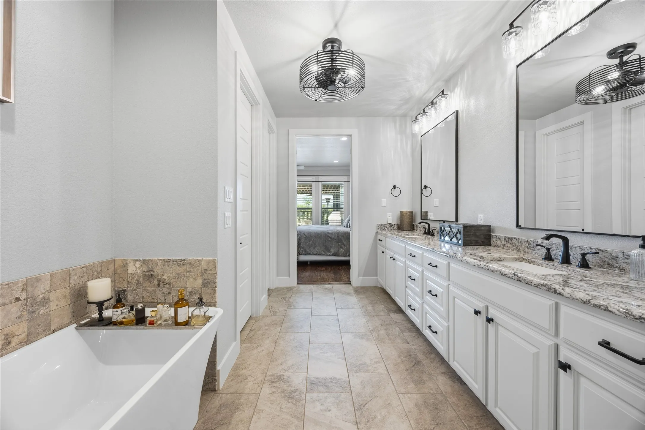 Single Family Residence For Sale in Parker County , 1345 Crown Valley Drive, Weatherford, Texas 76087, 4 Bedroom, 3 Bathroom, 3 Garage spaces, 3,488 Sqft, built in 2020, mls#21370474, Real Estate Agent in Weatherford, Homes For Sale in Parker county, Homes For Sale in Weatherford, Realtor in Weatherford Texas, Real Estate Brokerage Independent Realty Texas, Luminita Cordes Realtor