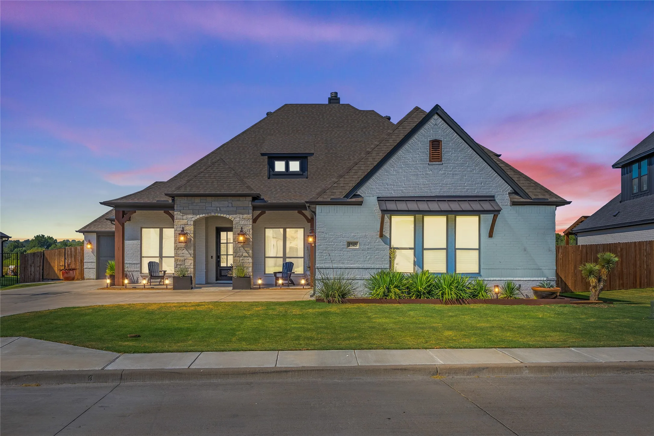 Single Family Residence For Sale in Parker County , 1345 Crown Valley Drive, Weatherford, Texas 76087, 4 Bedroom, 3 Bathroom, 3 Garage spaces, 3,488 Sqft, built in 2020, mls#21370474, Real Estate Agent in Weatherford, Homes For Sale in Parker county, Homes For Sale in Weatherford, Realtor in Weatherford Texas, Real Estate Brokerage Independent Realty Texas, Luminita Cordes Realtor