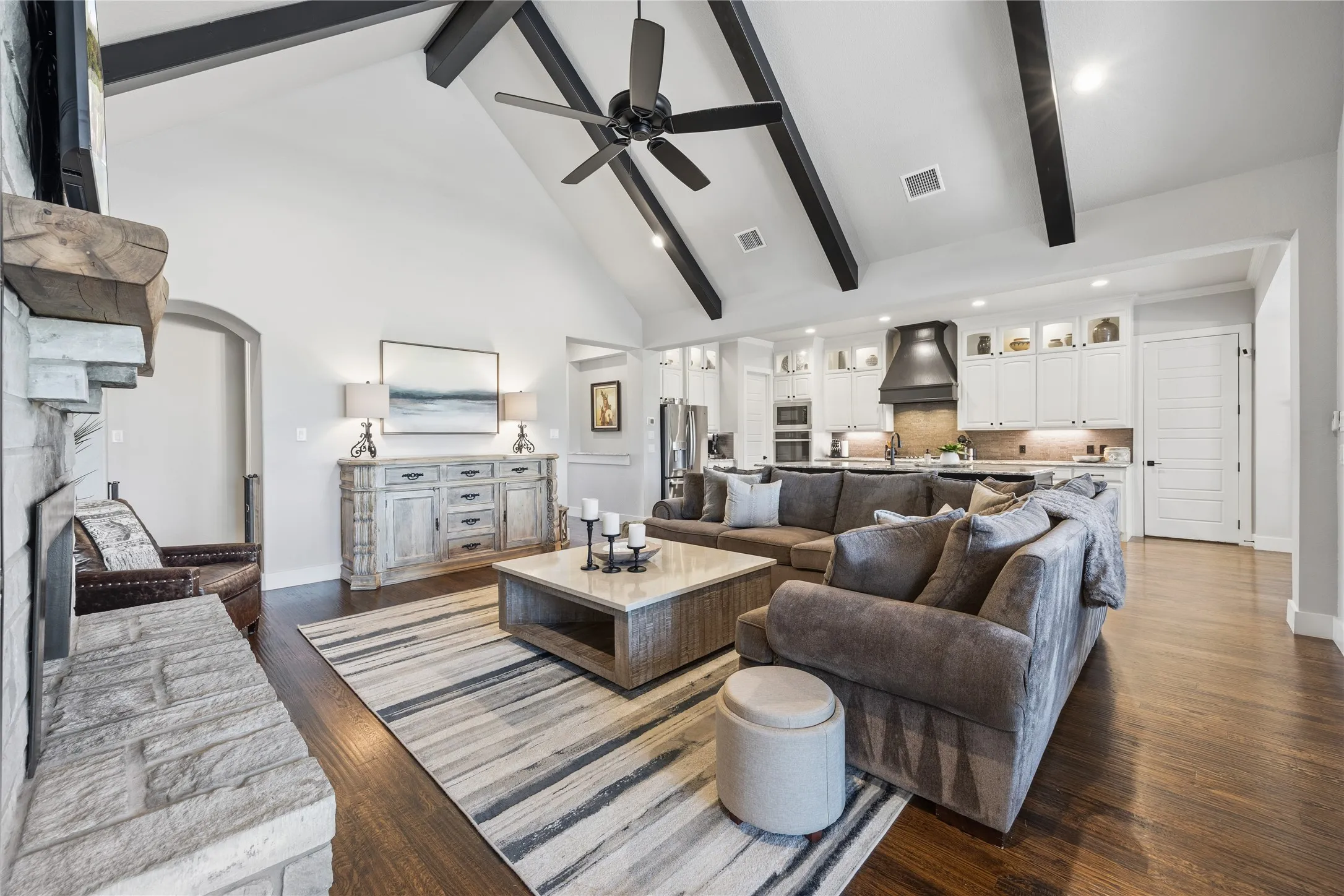 Single Family Residence For Sale in Parker County , 1345 Crown Valley Drive, Weatherford, Texas 76087, 4 Bedroom, 3 Bathroom, 3 Garage spaces, 3,488 Sqft, built in 2020, mls#21370474, Real Estate Agent in Weatherford, Homes For Sale in Parker county, Homes For Sale in Weatherford, Realtor in Weatherford Texas, Real Estate Brokerage Independent Realty Texas, Luminita Cordes Realtor