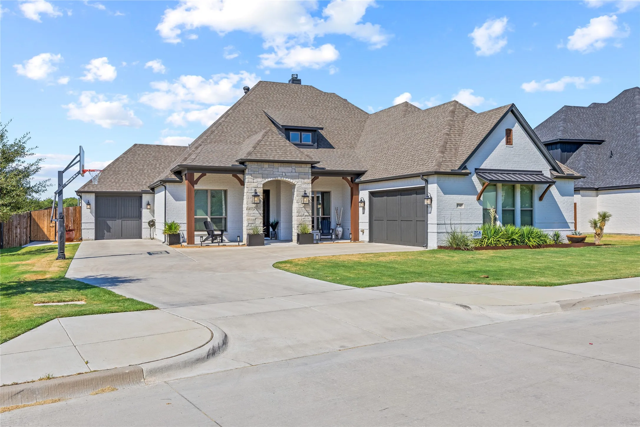 Single Family Residence For Sale in Parker County , 1345 Crown Valley Drive, Weatherford, Texas 76087, 4 Bedroom, 3 Bathroom, 3 Garage spaces, 3,488 Sqft, built in 2020, mls#21370474, Real Estate Agent in Weatherford, Homes For Sale in Parker county, Homes For Sale in Weatherford, Realtor in Weatherford Texas, Real Estate Brokerage Independent Realty Texas, Luminita Cordes Realtor