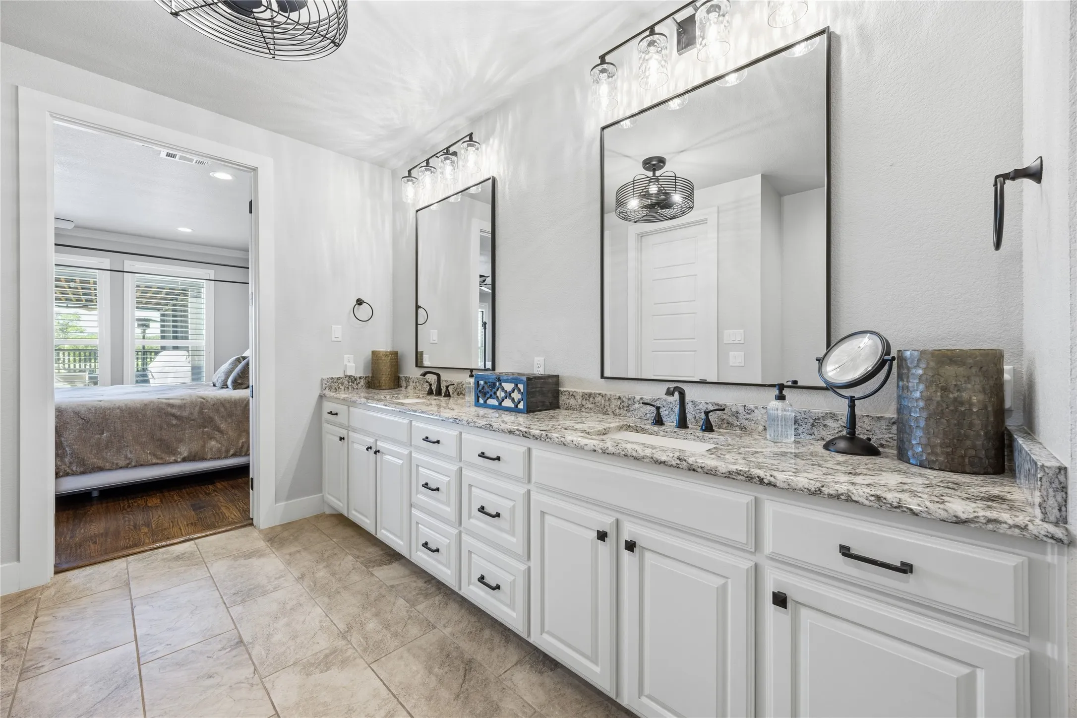 Single Family Residence For Sale in Parker County , 1345 Crown Valley Drive, Weatherford, Texas 76087, 4 Bedroom, 3 Bathroom, 3 Garage spaces, 3,488 Sqft, built in 2020, mls#21370474, Real Estate Agent in Weatherford, Homes For Sale in Parker county, Homes For Sale in Weatherford, Realtor in Weatherford Texas, Real Estate Brokerage Independent Realty Texas, Luminita Cordes Realtor