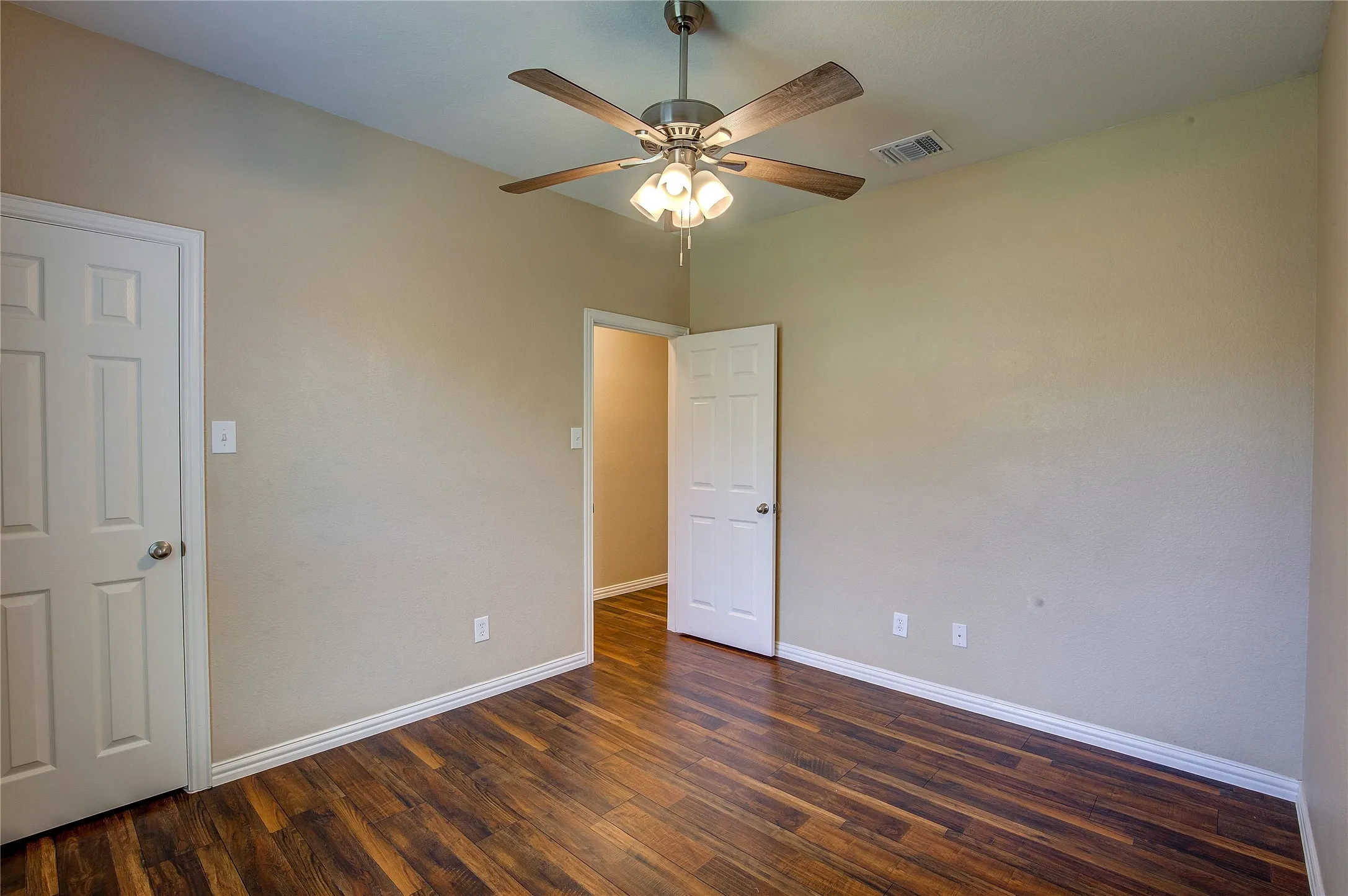 Single Family Residence For Rent in Collin County , 840 Brittany Way, Prosper, Texas 75078, 4 Bedroom, 2 Bathroom, 2 Garage spaces, 2,457 Sqft, built in 2002, mls#21363528, Real Estate Agent in Prosper, Homes For Rent in Collin county, Homes For Rent in Prosper, Realtor in Prosper Texas, Real Estate Brokerage Independent Realty Texas, Luminita Cordes Realtor