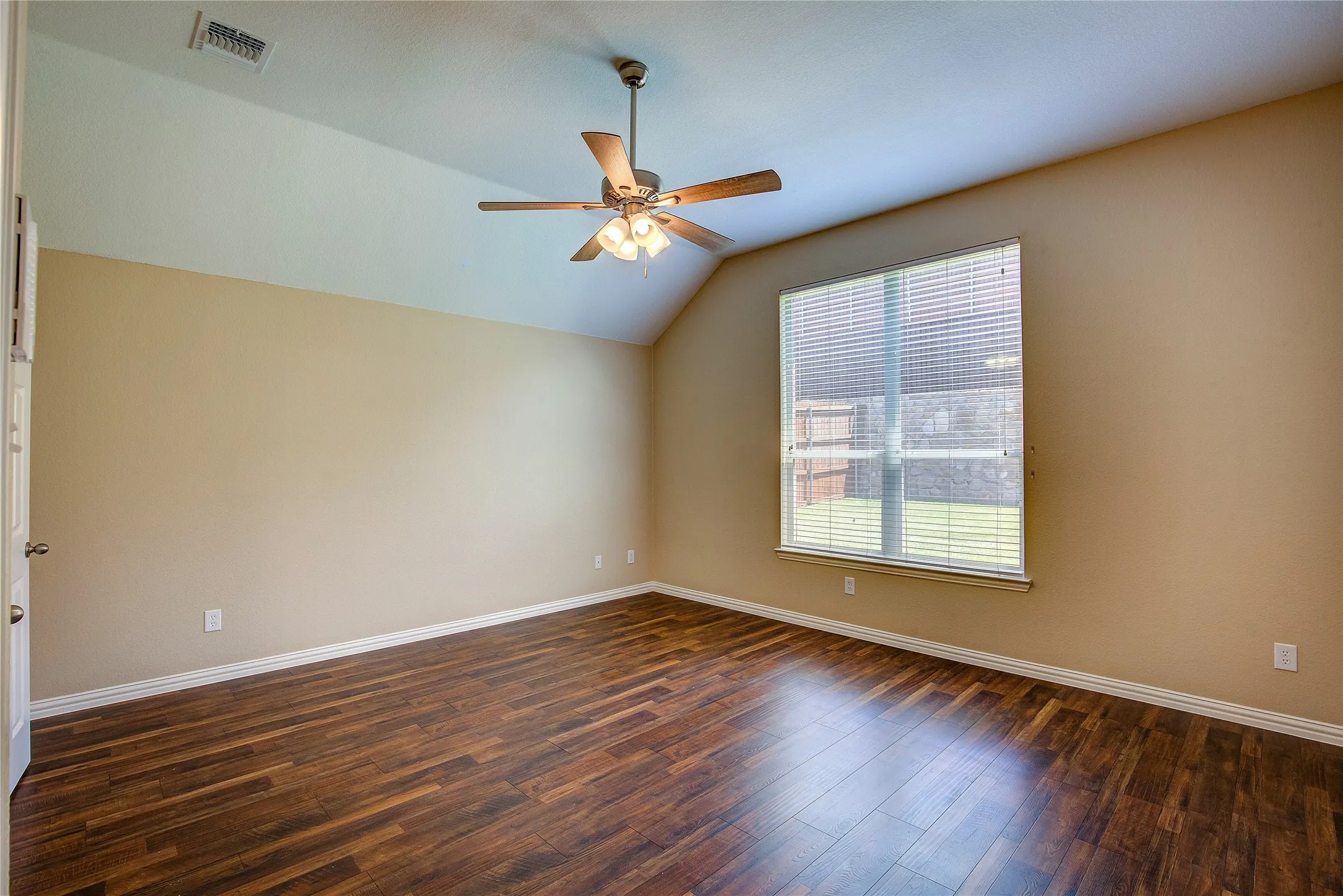 Single Family Residence For Rent in Collin County , 840 Brittany Way, Prosper, Texas 75078, 4 Bedroom, 2 Bathroom, 2 Garage spaces, 2,457 Sqft, built in 2002, mls#21363528, Real Estate Agent in Prosper, Homes For Rent in Collin county, Homes For Rent in Prosper, Realtor in Prosper Texas, Real Estate Brokerage Independent Realty Texas, Luminita Cordes Realtor