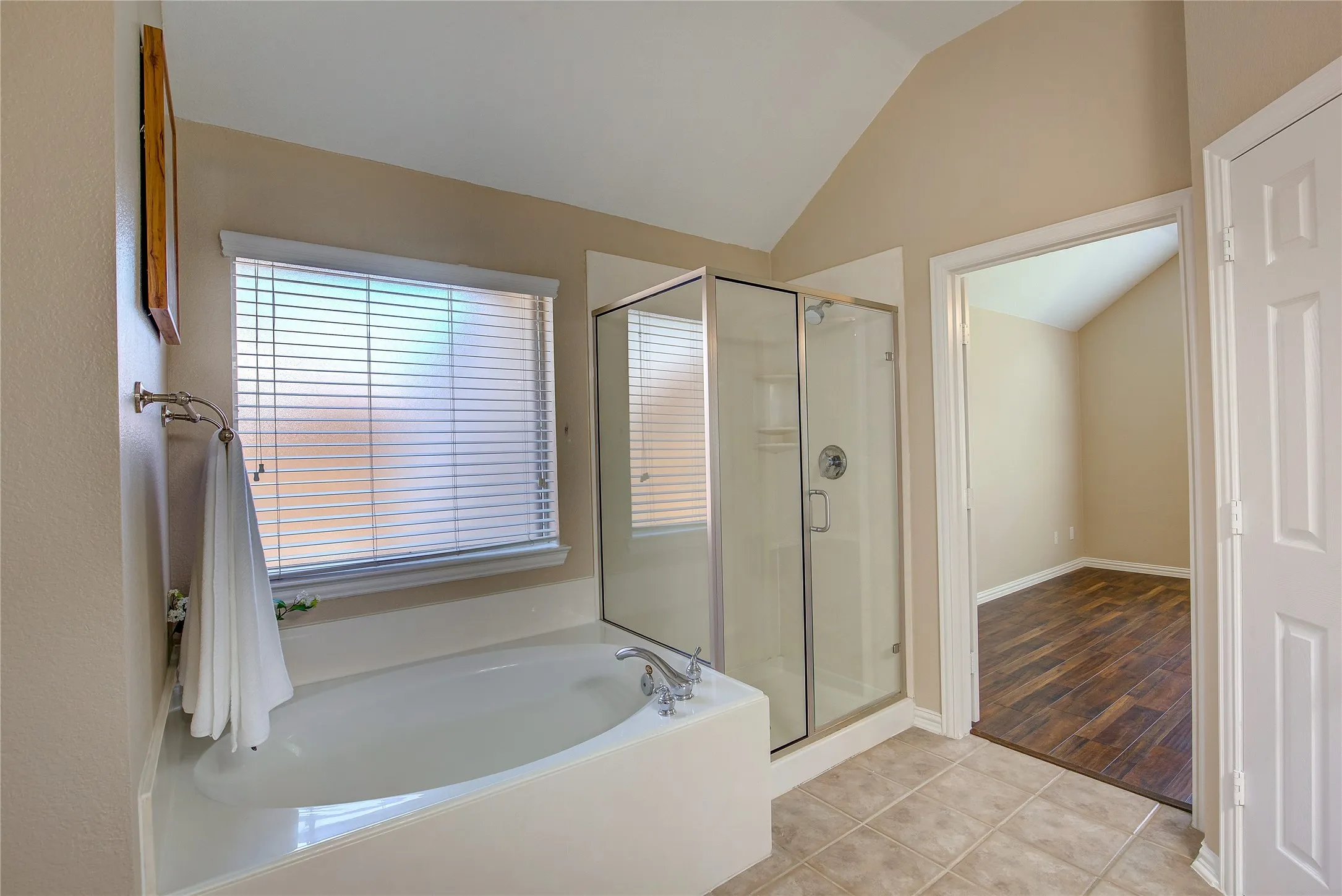 Single Family Residence For Rent in Collin County , 840 Brittany Way, Prosper, Texas 75078, 4 Bedroom, 2 Bathroom, 2 Garage spaces, 2,457 Sqft, built in 2002, mls#21363528, Real Estate Agent in Prosper, Homes For Rent in Collin county, Homes For Rent in Prosper, Realtor in Prosper Texas, Real Estate Brokerage Independent Realty Texas, Luminita Cordes Realtor