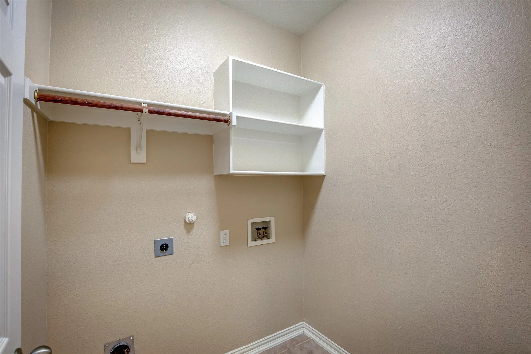 Single Family Residence For Rent in Collin County , 840 Brittany Way, Prosper, Texas 75078, 4 Bedroom, 2 Bathroom, 2 Garage spaces, 2,457 Sqft, built in 2002, mls#21363528, Real Estate Agent in Prosper, Homes For Rent in Collin county, Homes For Rent in Prosper, Realtor in Prosper Texas, Real Estate Brokerage Independent Realty Texas, Luminita Cordes Realtor