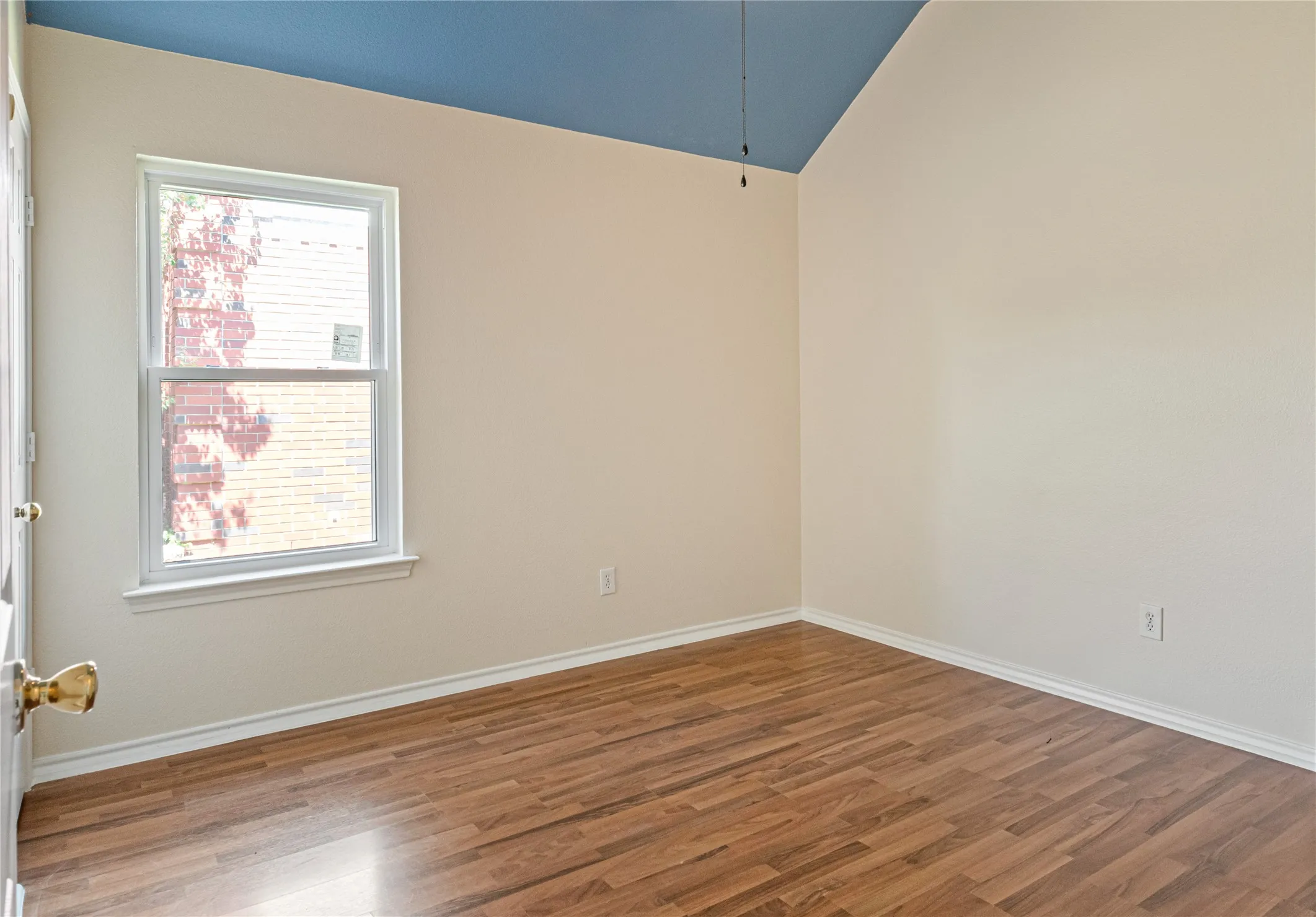 Single Family Residence For Sale in Tarrant County , 1327 Pegasus Drive, Arlington, Texas 76013, 4 Bedroom, 2 Bathroom, 2 Garage spaces, 1,879 Sqft, built in 1998, mls#21372886, Real Estate Agent in Arlington, Homes For Sale in Tarrant county, Homes For Sale in Arlington, Realtor in Arlington Texas, Real Estate Brokerage Independent Realty Texas, Luminita Cordes Realtor