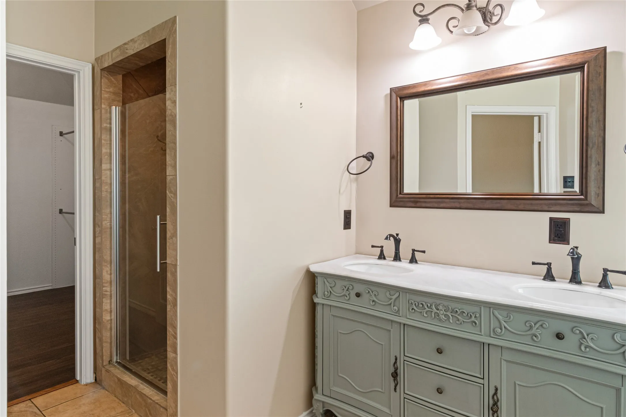 Single Family Residence For Sale in Tarrant County , 1327 Pegasus Drive, Arlington, Texas 76013, 4 Bedroom, 2 Bathroom, 2 Garage spaces, 1,879 Sqft, built in 1998, mls#21372886, Real Estate Agent in Arlington, Homes For Sale in Tarrant county, Homes For Sale in Arlington, Realtor in Arlington Texas, Real Estate Brokerage Independent Realty Texas, Luminita Cordes Realtor