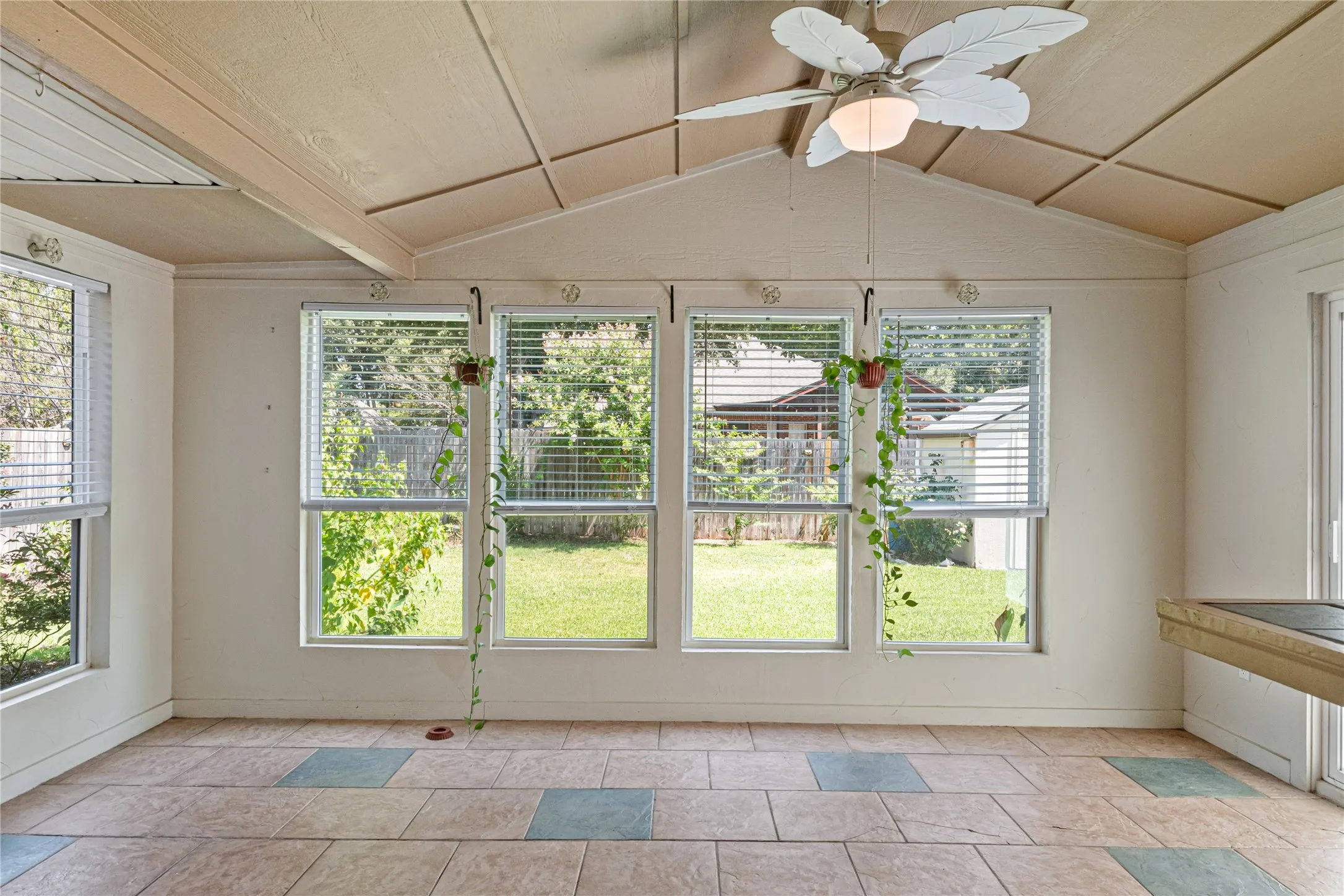 Single Family Residence For Sale in Tarrant County , 1327 Pegasus Drive, Arlington, Texas 76013, 4 Bedroom, 2 Bathroom, 2 Garage spaces, 1,879 Sqft, built in 1998, mls#21372886, Real Estate Agent in Arlington, Homes For Sale in Tarrant county, Homes For Sale in Arlington, Realtor in Arlington Texas, Real Estate Brokerage Independent Realty Texas, Luminita Cordes Realtor