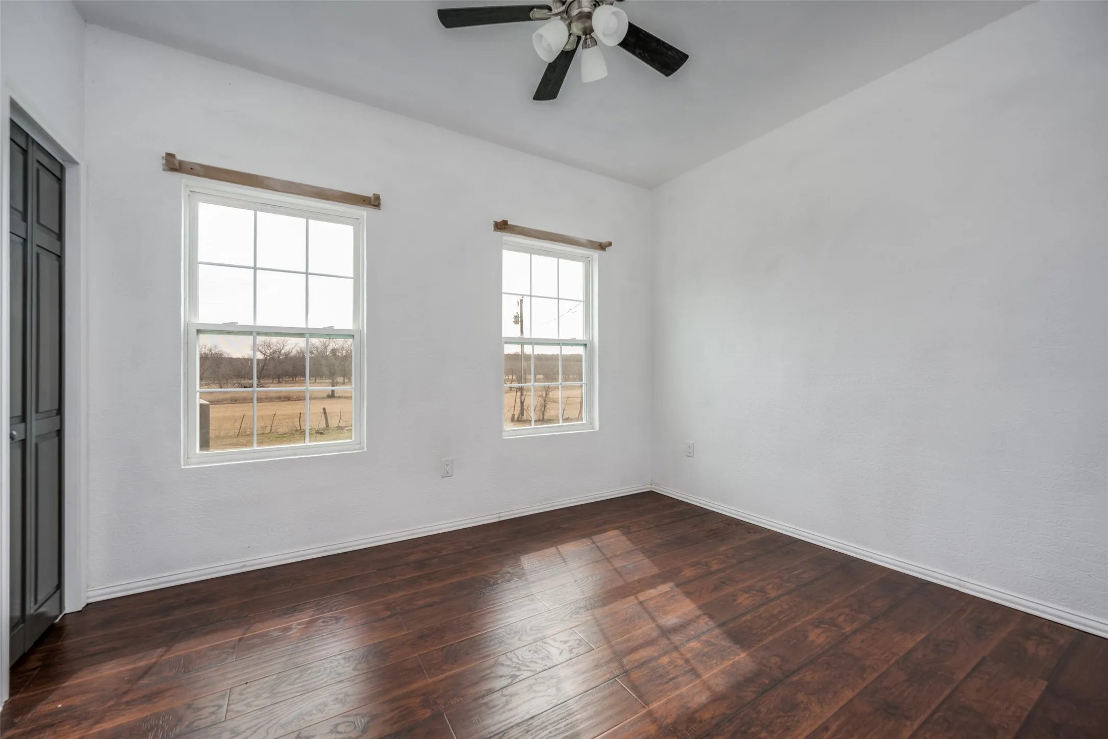 Single Family Residence For Sale in Wise County , 799 County Road 1596, Alvord, Texas 76225, 5 Bedroom, 2 Bathroom, 2 Garage spaces, 2,494 Sqft, built in 2020, mls#21372885, Real Estate Agent in Alvord, Homes For Sale in Wise county, Homes For Sale in Alvord, Realtor in Alvord Texas, Real Estate Brokerage Independent Realty Texas, Luminita Cordes Realtor