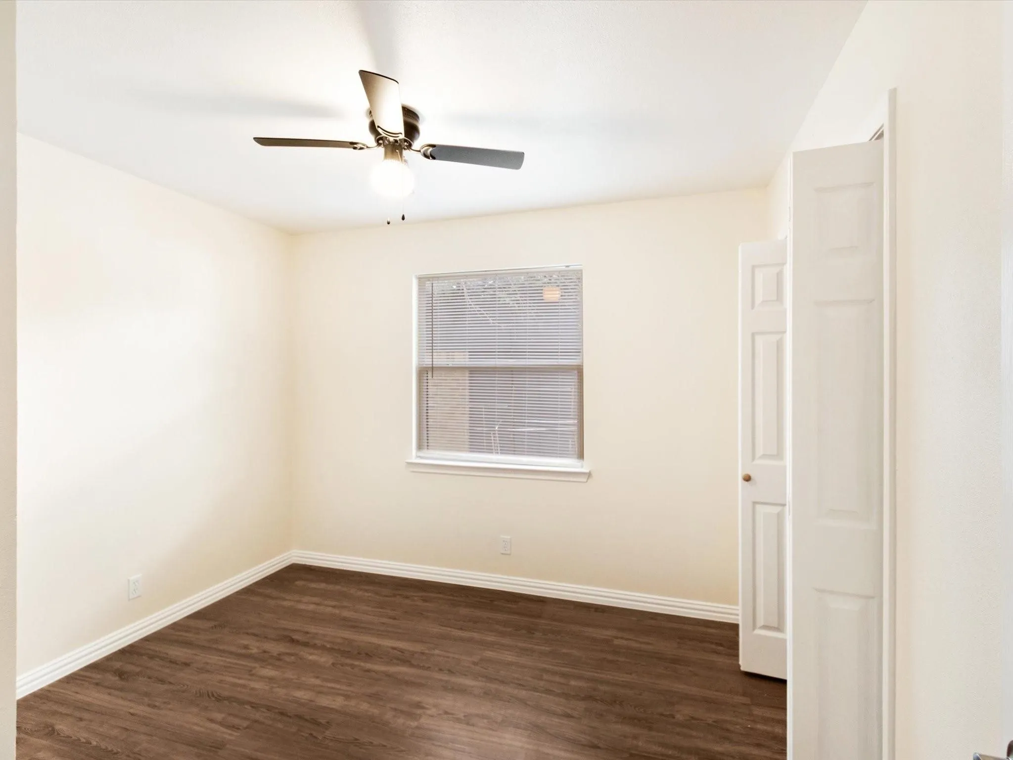 Single Family Residence For Rent in Tarrant County , 4901 Richardson Street, Fort Worth, Texas 76119, 4 Bedroom, 2 Bathroom, Garage spaces, 1,744 Sqft, built in 1972, mls#21372879, Real Estate Agent in Fort Worth, Homes For Rent in Tarrant county, Homes For Rent in Fort Worth, Realtor in Fort Worth Texas, Real Estate Brokerage Independent Realty Texas, Luminita Cordes Realtor