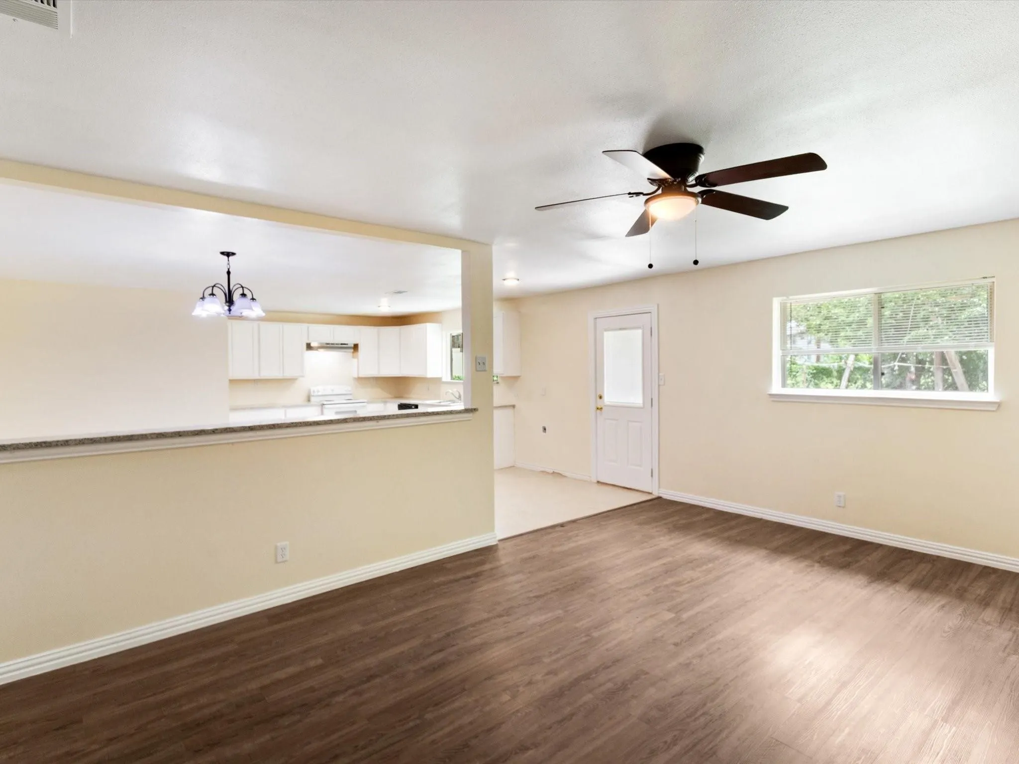Single Family Residence For Rent in Tarrant County , 4901 Richardson Street, Fort Worth, Texas 76119, 4 Bedroom, 2 Bathroom, Garage spaces, 1,744 Sqft, built in 1972, mls#21372879, Real Estate Agent in Fort Worth, Homes For Rent in Tarrant county, Homes For Rent in Fort Worth, Realtor in Fort Worth Texas, Real Estate Brokerage Independent Realty Texas, Luminita Cordes Realtor