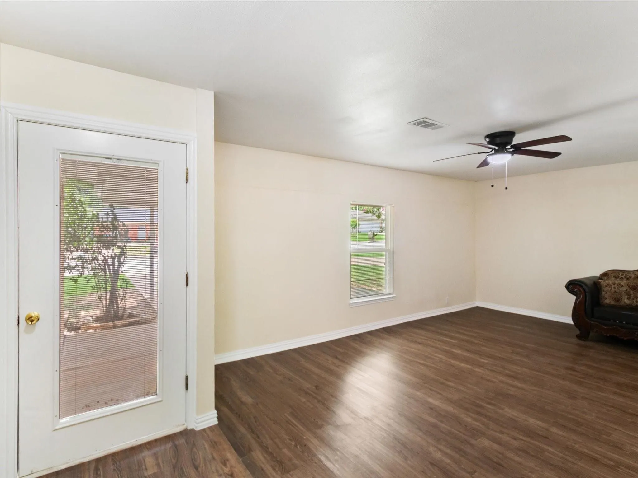 Single Family Residence For Rent in Tarrant County , 4901 Richardson Street, Fort Worth, Texas 76119, 4 Bedroom, 2 Bathroom, Garage spaces, 1,744 Sqft, built in 1972, mls#21372879, Real Estate Agent in Fort Worth, Homes For Rent in Tarrant county, Homes For Rent in Fort Worth, Realtor in Fort Worth Texas, Real Estate Brokerage Independent Realty Texas, Luminita Cordes Realtor