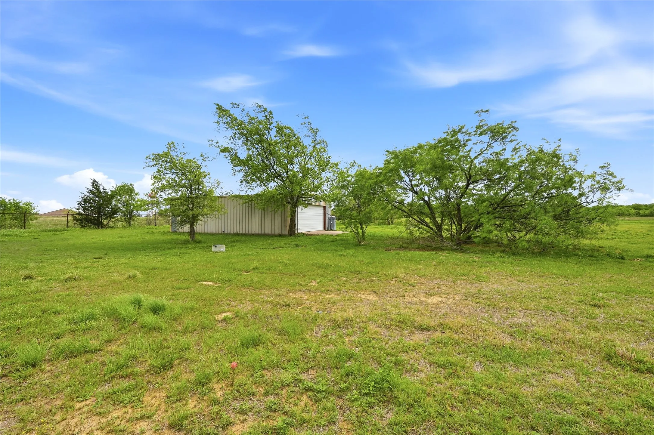 Warehouse For Sale in Grayson County , 656 Southeast Loop, Denison, Texas 75020, 0, 0, Garage spaces, 0 Sqft, built in 0, mls#21372841, Real Estate Agent in Denison, Homes For Sale in Grayson county, Homes For Sale in Denison, Realtor in Denison Texas, Real Estate Brokerage Independent Realty Texas, Luminita Cordes Realtor
