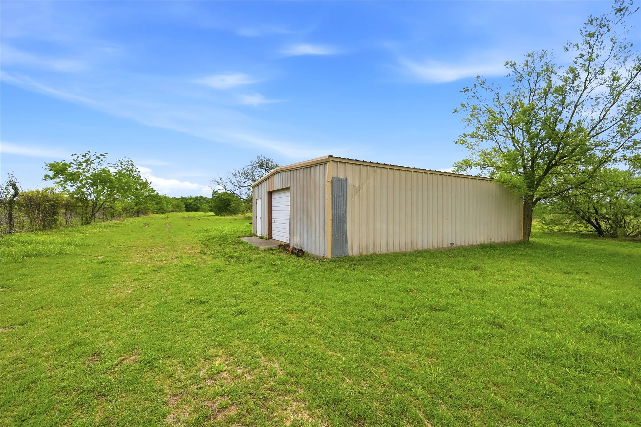 Warehouse For Sale in Grayson County , 656 Southeast Loop, Denison, Texas 75020, 0, 0, Garage spaces, 0 Sqft, built in 0, mls#21372841, Real Estate Agent in Denison, Homes For Sale in Grayson county, Homes For Sale in Denison, Realtor in Denison Texas, Real Estate Brokerage Independent Realty Texas, Luminita Cordes Realtor