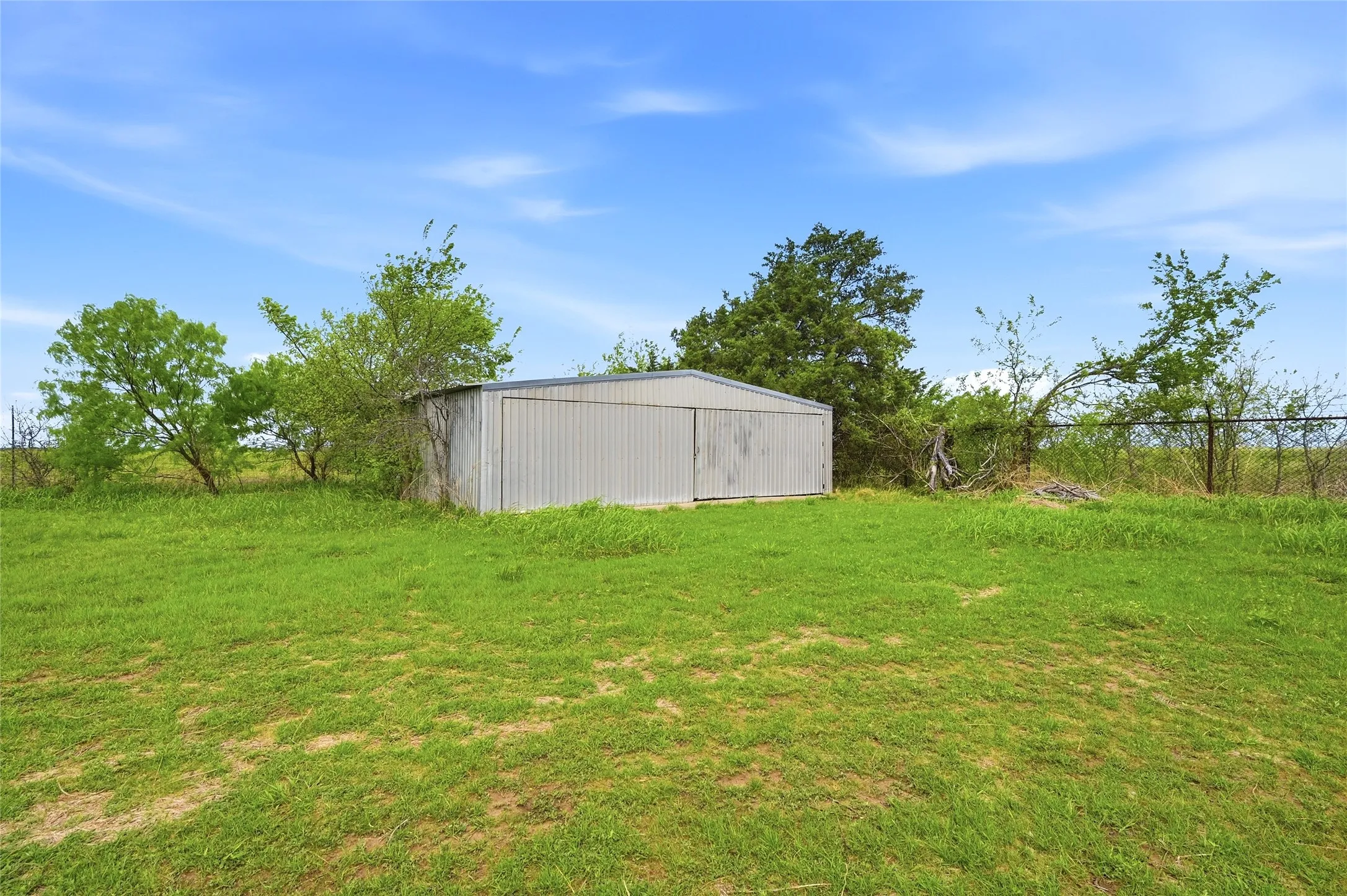 Warehouse For Sale in Grayson County , 656 Southeast Loop, Denison, Texas 75020, 0, 0, Garage spaces, 0 Sqft, built in 0, mls#21372841, Real Estate Agent in Denison, Homes For Sale in Grayson county, Homes For Sale in Denison, Realtor in Denison Texas, Real Estate Brokerage Independent Realty Texas, Luminita Cordes Realtor