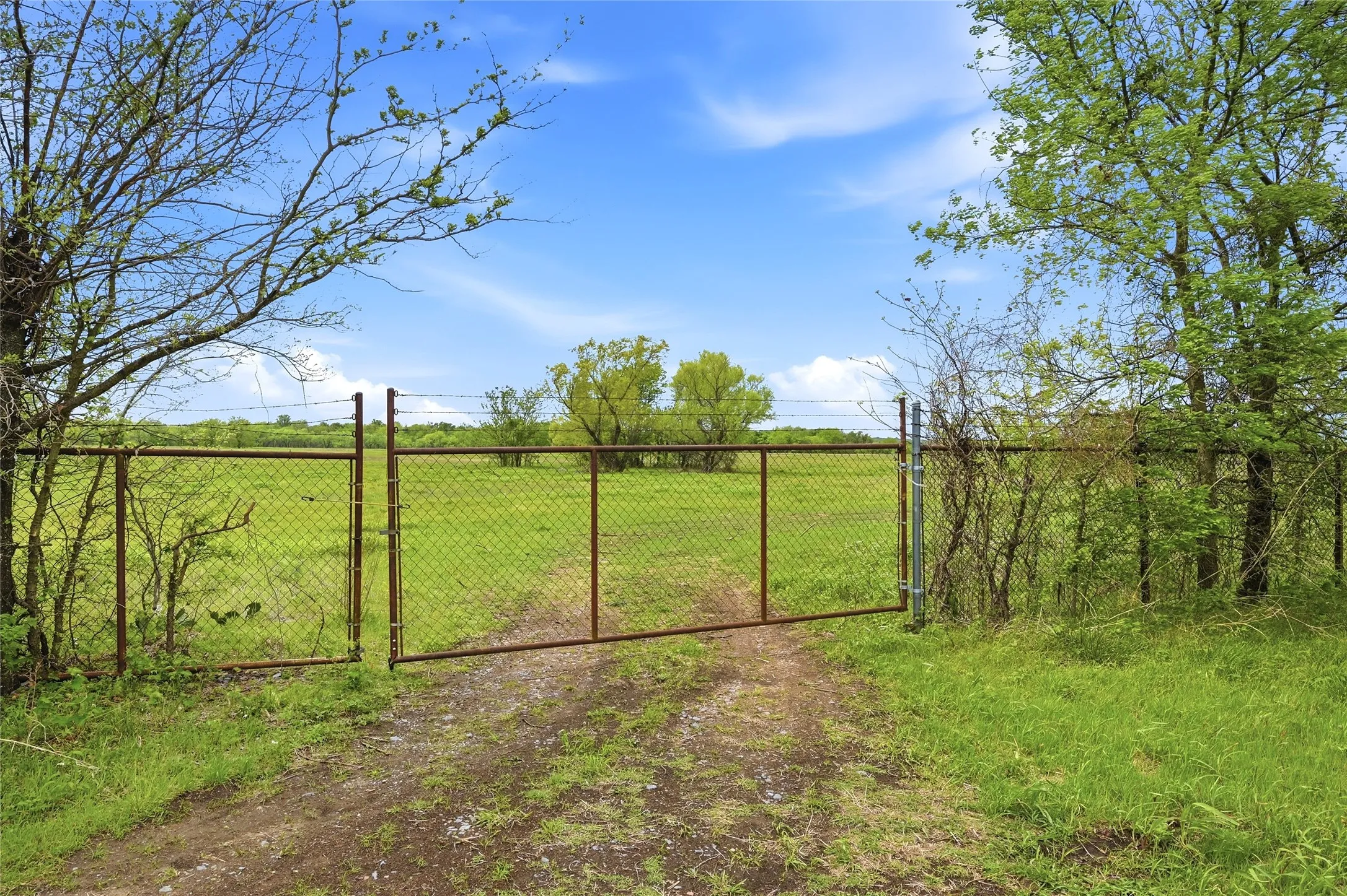 Warehouse For Sale in Grayson County , 656 Southeast Loop, Denison, Texas 75020, 0, 0, Garage spaces, 0 Sqft, built in 0, mls#21372841, Real Estate Agent in Denison, Homes For Sale in Grayson county, Homes For Sale in Denison, Realtor in Denison Texas, Real Estate Brokerage Independent Realty Texas, Luminita Cordes Realtor