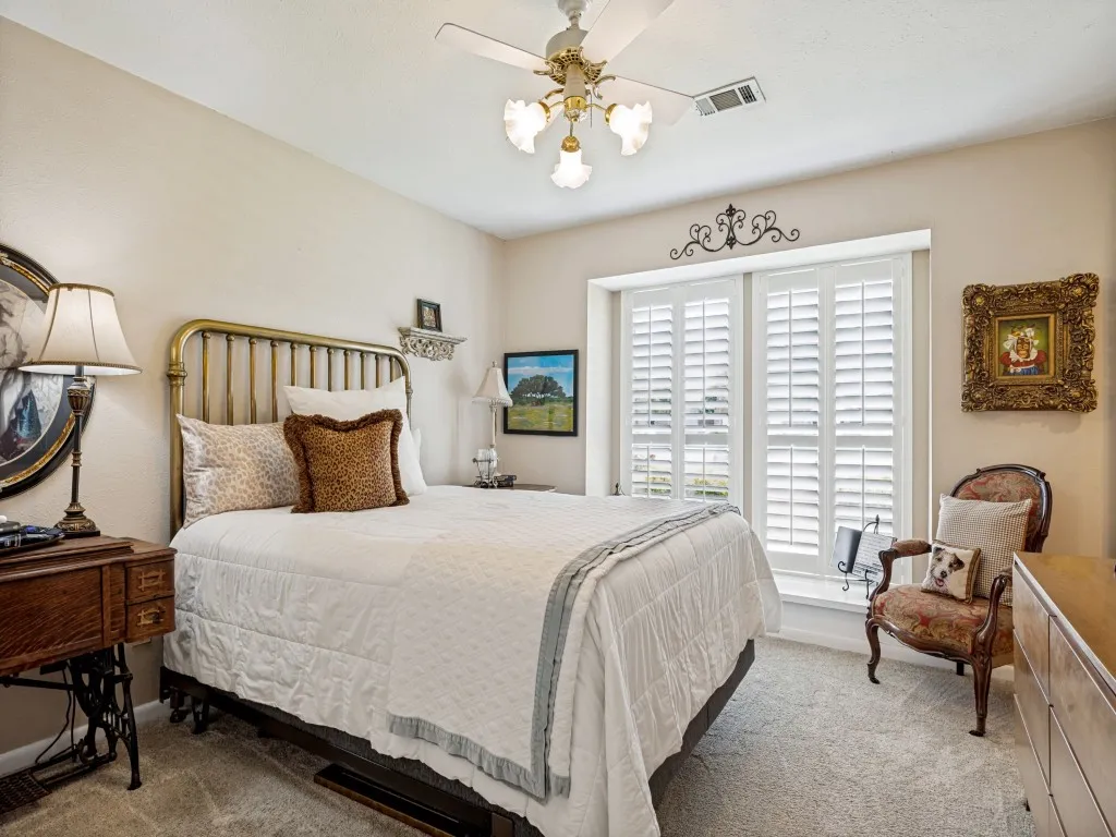 Single Family Residence For Sale in Collin County , 3801 Graphic Place, Plano, Texas 75075, 3 Bedroom, 3 Bathroom, 2 Garage spaces, 2,372 Sqft, built in 1981, mls#21372815, Real Estate Agent in Plano, Homes For Sale in Collin county, Homes For Sale in Plano, Realtor in Plano Texas, Real Estate Brokerage Independent Realty Texas, Luminita Cordes Realtor