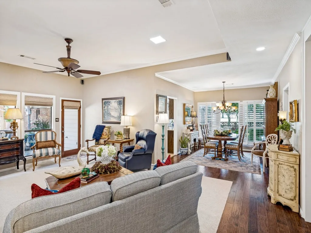 Single Family Residence For Sale in Collin County , 3801 Graphic Place, Plano, Texas 75075, 3 Bedroom, 3 Bathroom, 2 Garage spaces, 2,372 Sqft, built in 1981, mls#21372815, Real Estate Agent in Plano, Homes For Sale in Collin county, Homes For Sale in Plano, Realtor in Plano Texas, Real Estate Brokerage Independent Realty Texas, Luminita Cordes Realtor