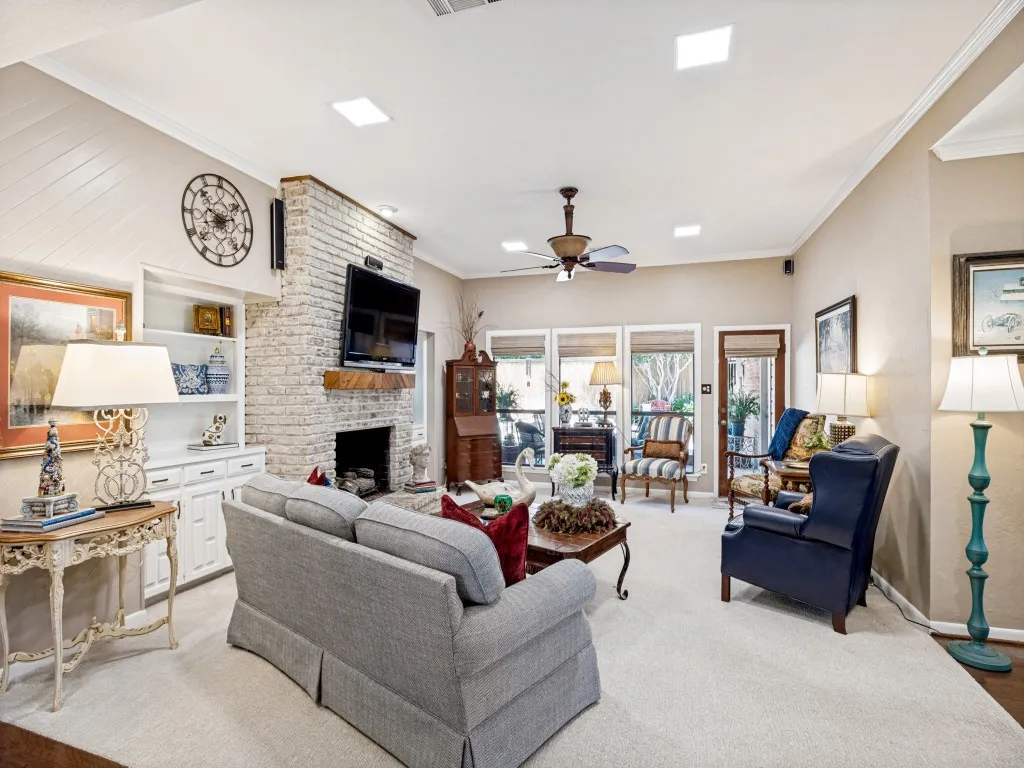 Single Family Residence For Sale in Collin County , 3801 Graphic Place, Plano, Texas 75075, 3 Bedroom, 3 Bathroom, 2 Garage spaces, 2,372 Sqft, built in 1981, mls#21372815, Real Estate Agent in Plano, Homes For Sale in Collin county, Homes For Sale in Plano, Realtor in Plano Texas, Real Estate Brokerage Independent Realty Texas, Luminita Cordes Realtor