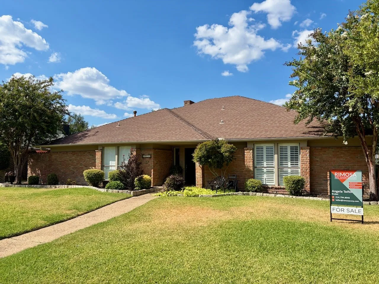 Single Family Residence For Sale in Collin County , 3801 Graphic Place, Plano, Texas 75075, 3 Bedroom, 3 Bathroom, 2 Garage spaces, 2,372 Sqft, built in 1981, mls#21372815, Real Estate Agent in Plano, Homes For Sale in Collin county, Homes For Sale in Plano, Realtor in Plano Texas, Real Estate Brokerage Independent Realty Texas, Luminita Cordes Realtor