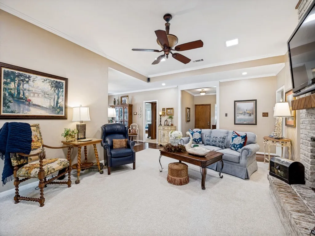 Single Family Residence For Sale in Collin County , 3801 Graphic Place, Plano, Texas 75075, 3 Bedroom, 3 Bathroom, 2 Garage spaces, 2,372 Sqft, built in 1981, mls#21372815, Real Estate Agent in Plano, Homes For Sale in Collin county, Homes For Sale in Plano, Realtor in Plano Texas, Real Estate Brokerage Independent Realty Texas, Luminita Cordes Realtor