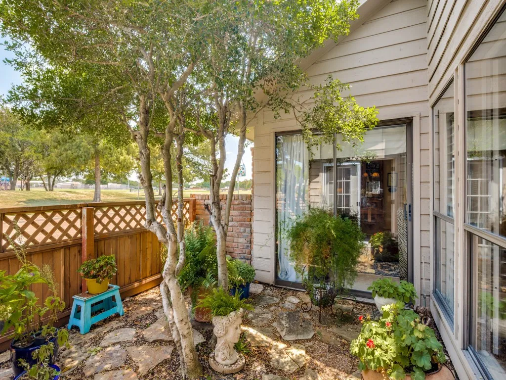 Single Family Residence For Sale in Collin County , 3801 Graphic Place, Plano, Texas 75075, 3 Bedroom, 3 Bathroom, 2 Garage spaces, 2,372 Sqft, built in 1981, mls#21372815, Real Estate Agent in Plano, Homes For Sale in Collin county, Homes For Sale in Plano, Realtor in Plano Texas, Real Estate Brokerage Independent Realty Texas, Luminita Cordes Realtor