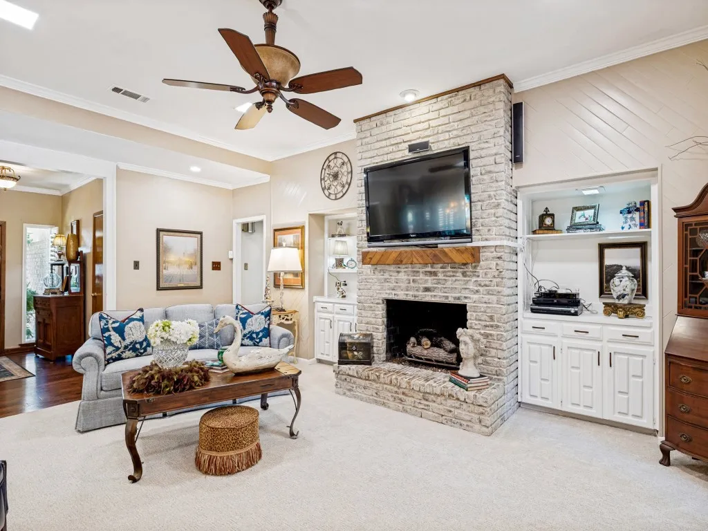 Single Family Residence For Sale in Collin County , 3801 Graphic Place, Plano, Texas 75075, 3 Bedroom, 3 Bathroom, 2 Garage spaces, 2,372 Sqft, built in 1981, mls#21372815, Real Estate Agent in Plano, Homes For Sale in Collin county, Homes For Sale in Plano, Realtor in Plano Texas, Real Estate Brokerage Independent Realty Texas, Luminita Cordes Realtor