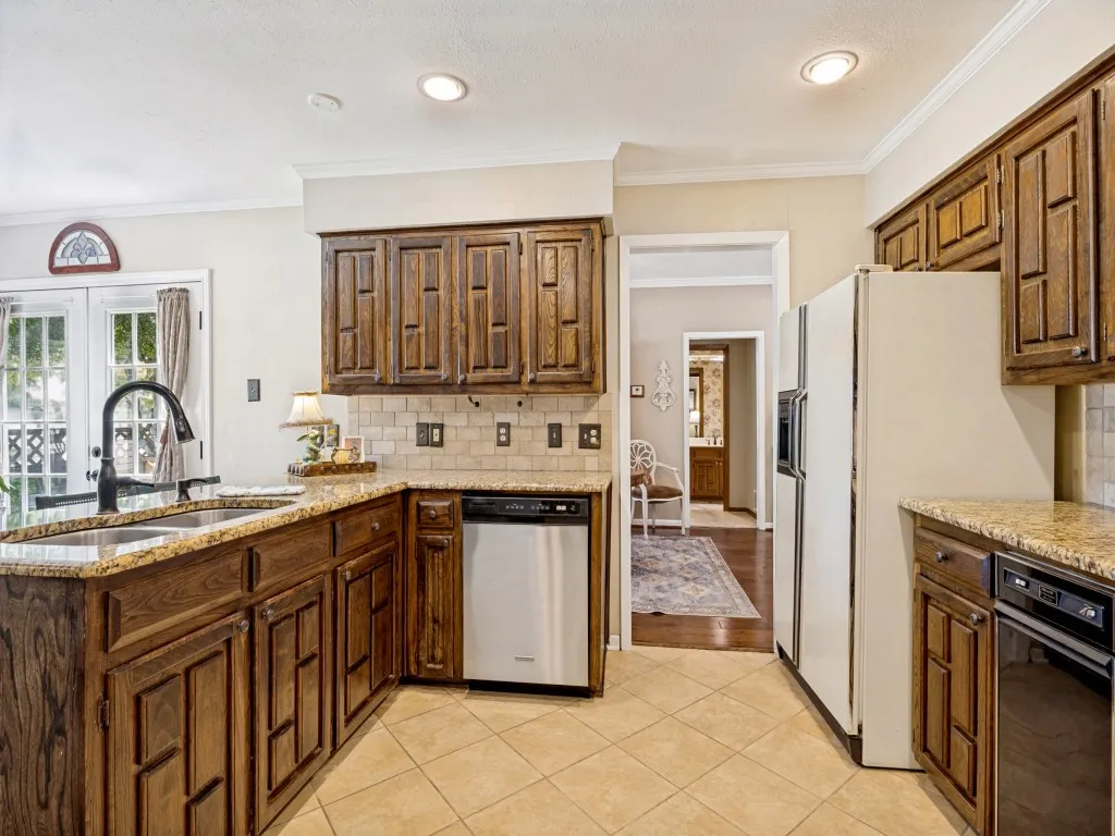 Single Family Residence For Sale in Collin County , 3801 Graphic Place, Plano, Texas 75075, 3 Bedroom, 3 Bathroom, 2 Garage spaces, 2,372 Sqft, built in 1981, mls#21372815, Real Estate Agent in Plano, Homes For Sale in Collin county, Homes For Sale in Plano, Realtor in Plano Texas, Real Estate Brokerage Independent Realty Texas, Luminita Cordes Realtor