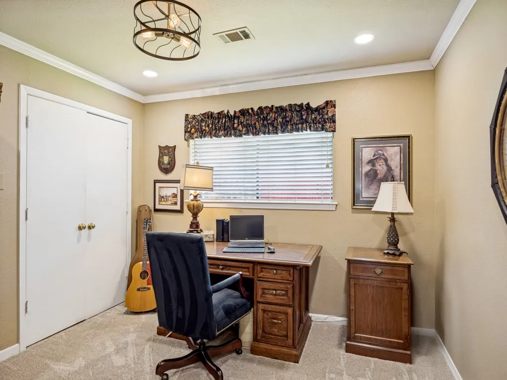 Single Family Residence For Sale in Collin County , 3801 Graphic Place, Plano, Texas 75075, 3 Bedroom, 3 Bathroom, 2 Garage spaces, 2,372 Sqft, built in 1981, mls#21372815, Real Estate Agent in Plano, Homes For Sale in Collin county, Homes For Sale in Plano, Realtor in Plano Texas, Real Estate Brokerage Independent Realty Texas, Luminita Cordes Realtor