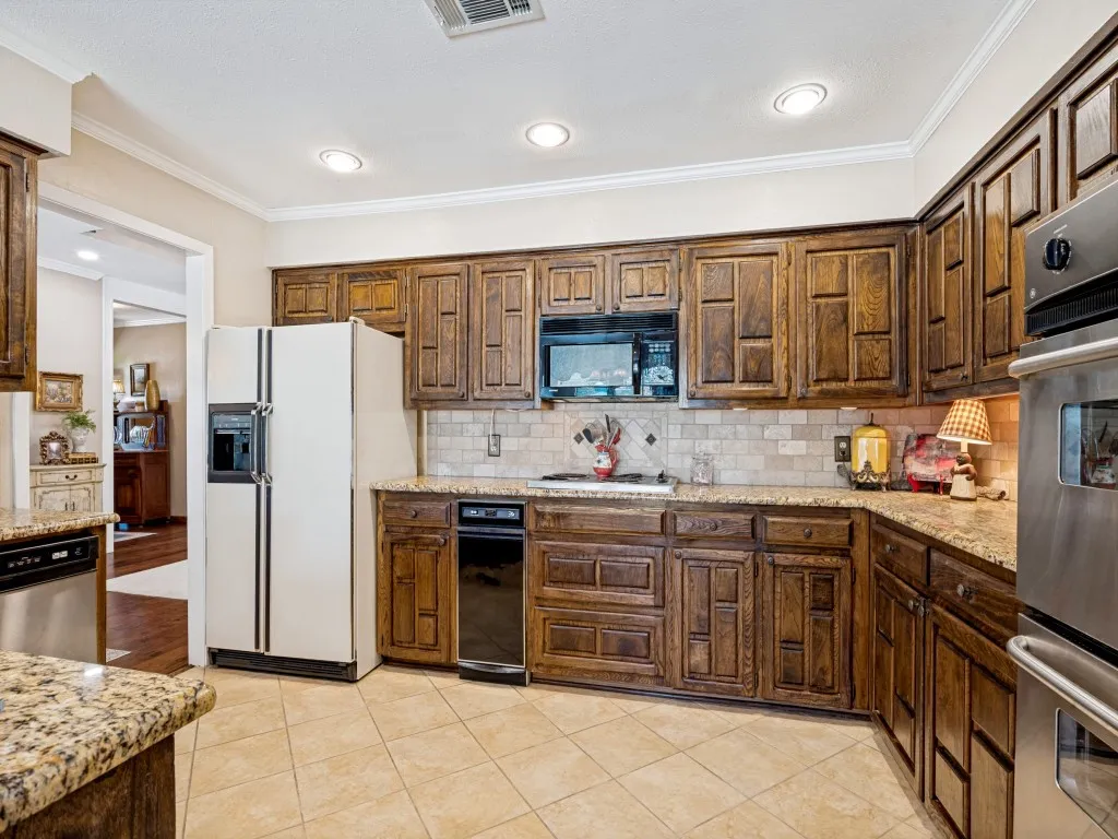 Single Family Residence For Sale in Collin County , 3801 Graphic Place, Plano, Texas 75075, 3 Bedroom, 3 Bathroom, 2 Garage spaces, 2,372 Sqft, built in 1981, mls#21372815, Real Estate Agent in Plano, Homes For Sale in Collin county, Homes For Sale in Plano, Realtor in Plano Texas, Real Estate Brokerage Independent Realty Texas, Luminita Cordes Realtor
