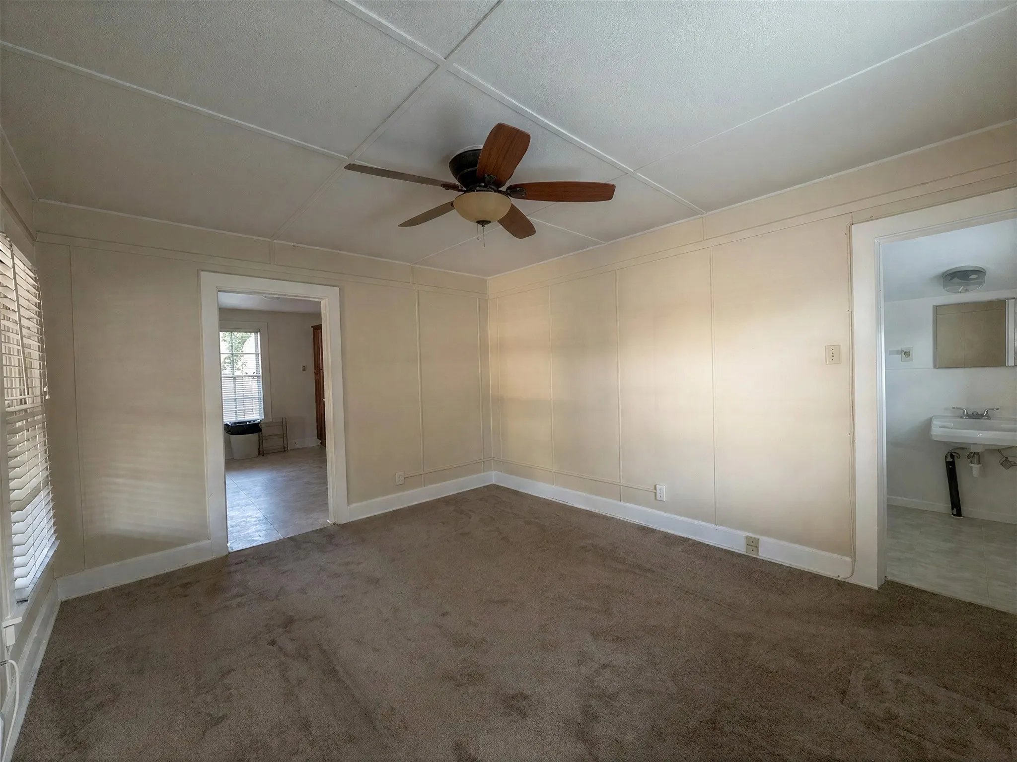 Single Family Residence For Sale in Tarrant County , 7613 Marys Creek Drive, Fort Worth, Texas 76116, 1 Bedroom, 1 Bathroom, Garage spaces, 720 Sqft, built in 1935, mls#21371261, Real Estate Agent in Fort Worth, Homes For Sale in Tarrant county, Homes For Sale in Fort Worth, Realtor in Fort Worth Texas, Real Estate Brokerage Independent Realty Texas, Luminita Cordes Realtor