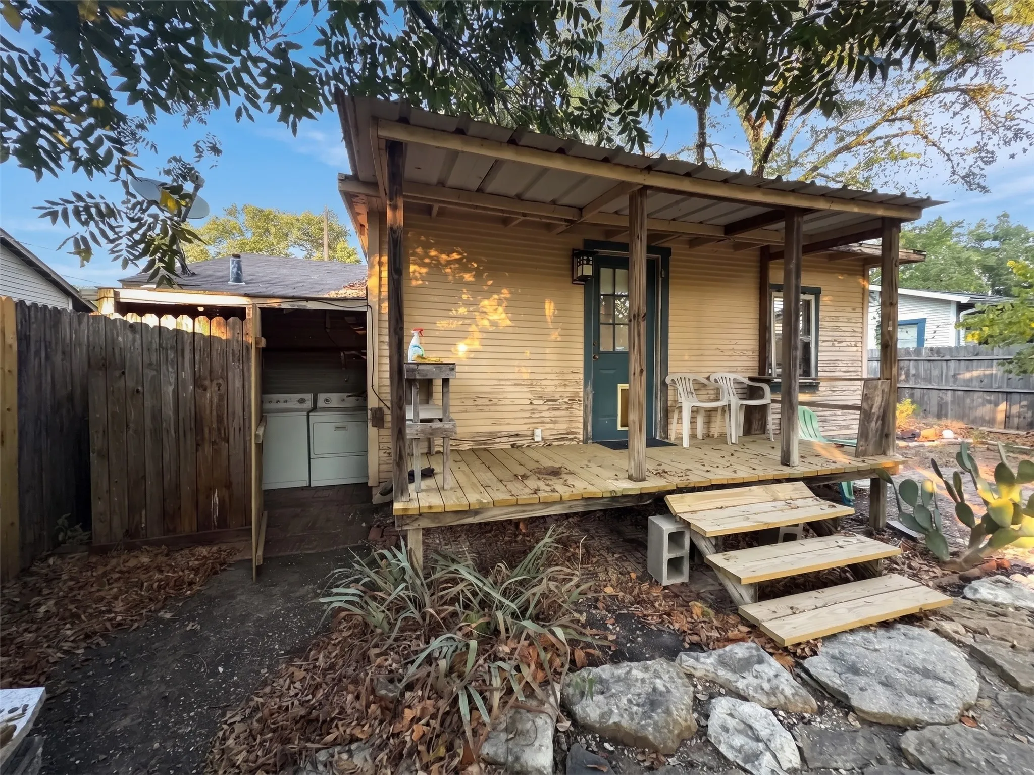 Single Family Residence For Sale in Tarrant County , 7613 Marys Creek Drive, Fort Worth, Texas 76116, 1 Bedroom, 1 Bathroom, Garage spaces, 720 Sqft, built in 1935, mls#21371261, Real Estate Agent in Fort Worth, Homes For Sale in Tarrant county, Homes For Sale in Fort Worth, Realtor in Fort Worth Texas, Real Estate Brokerage Independent Realty Texas, Luminita Cordes Realtor
