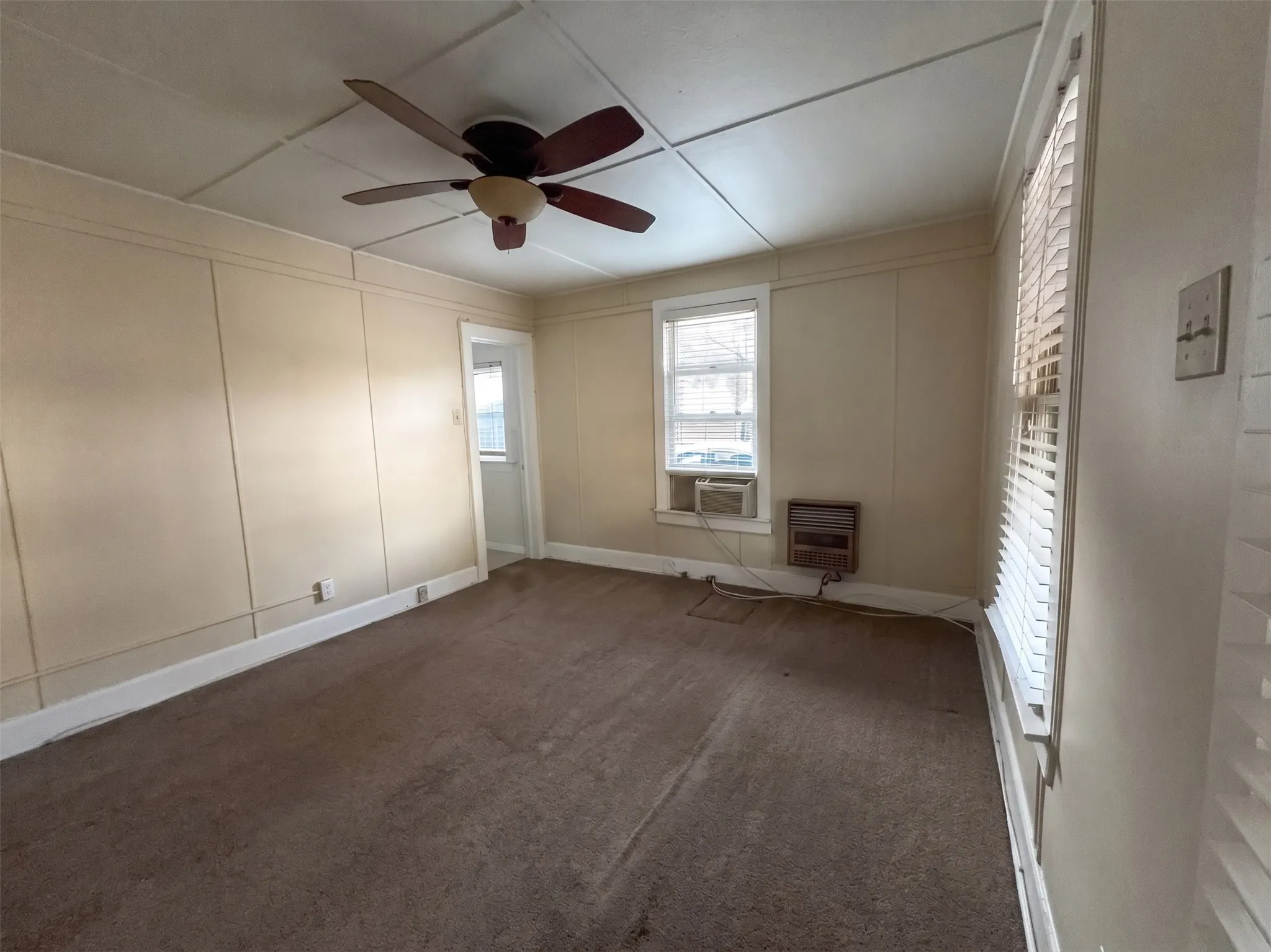 Single Family Residence For Sale in Tarrant County , 7613 Marys Creek Drive, Fort Worth, Texas 76116, 1 Bedroom, 1 Bathroom, Garage spaces, 720 Sqft, built in 1935, mls#21371261, Real Estate Agent in Fort Worth, Homes For Sale in Tarrant county, Homes For Sale in Fort Worth, Realtor in Fort Worth Texas, Real Estate Brokerage Independent Realty Texas, Luminita Cordes Realtor