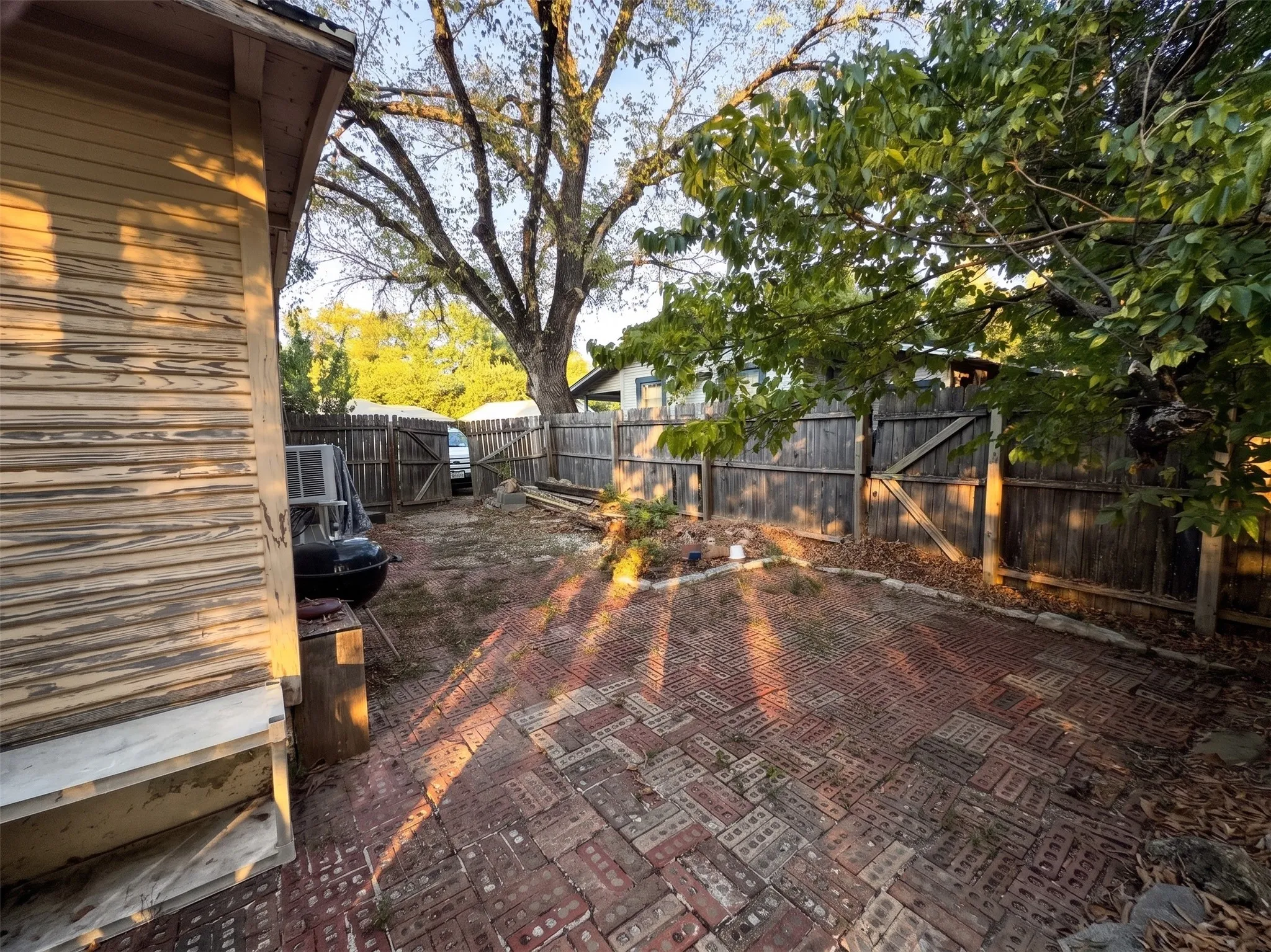 Single Family Residence For Sale in Tarrant County , 7613 Marys Creek Drive, Fort Worth, Texas 76116, 1 Bedroom, 1 Bathroom, Garage spaces, 720 Sqft, built in 1935, mls#21371261, Real Estate Agent in Fort Worth, Homes For Sale in Tarrant county, Homes For Sale in Fort Worth, Realtor in Fort Worth Texas, Real Estate Brokerage Independent Realty Texas, Luminita Cordes Realtor