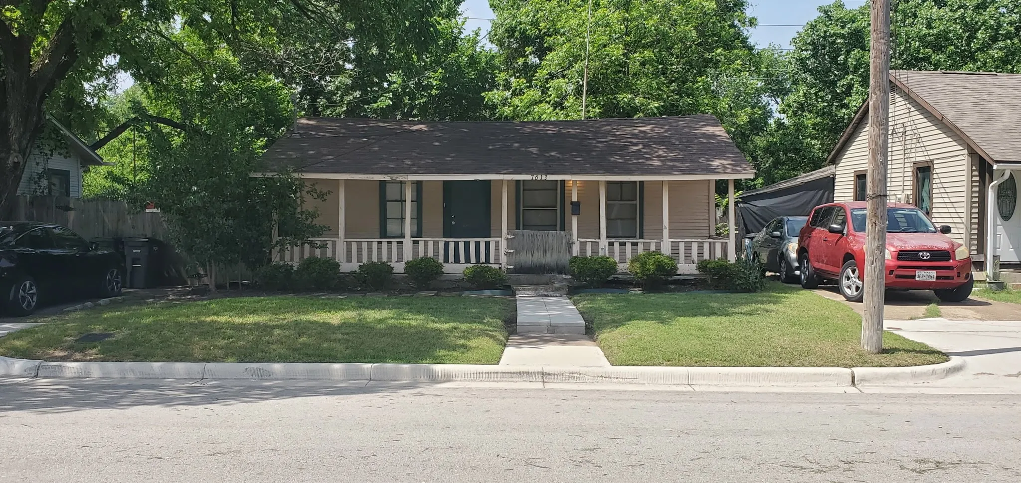 Single Family Residence For Sale in Tarrant County , 7613 Marys Creek Drive, Fort Worth, Texas 76116, 1 Bedroom, 1 Bathroom, Garage spaces, 720 Sqft, built in 1935, mls#21371261, Real Estate Agent in Fort Worth, Homes For Sale in Tarrant county, Homes For Sale in Fort Worth, Realtor in Fort Worth Texas, Real Estate Brokerage Independent Realty Texas, Luminita Cordes Realtor