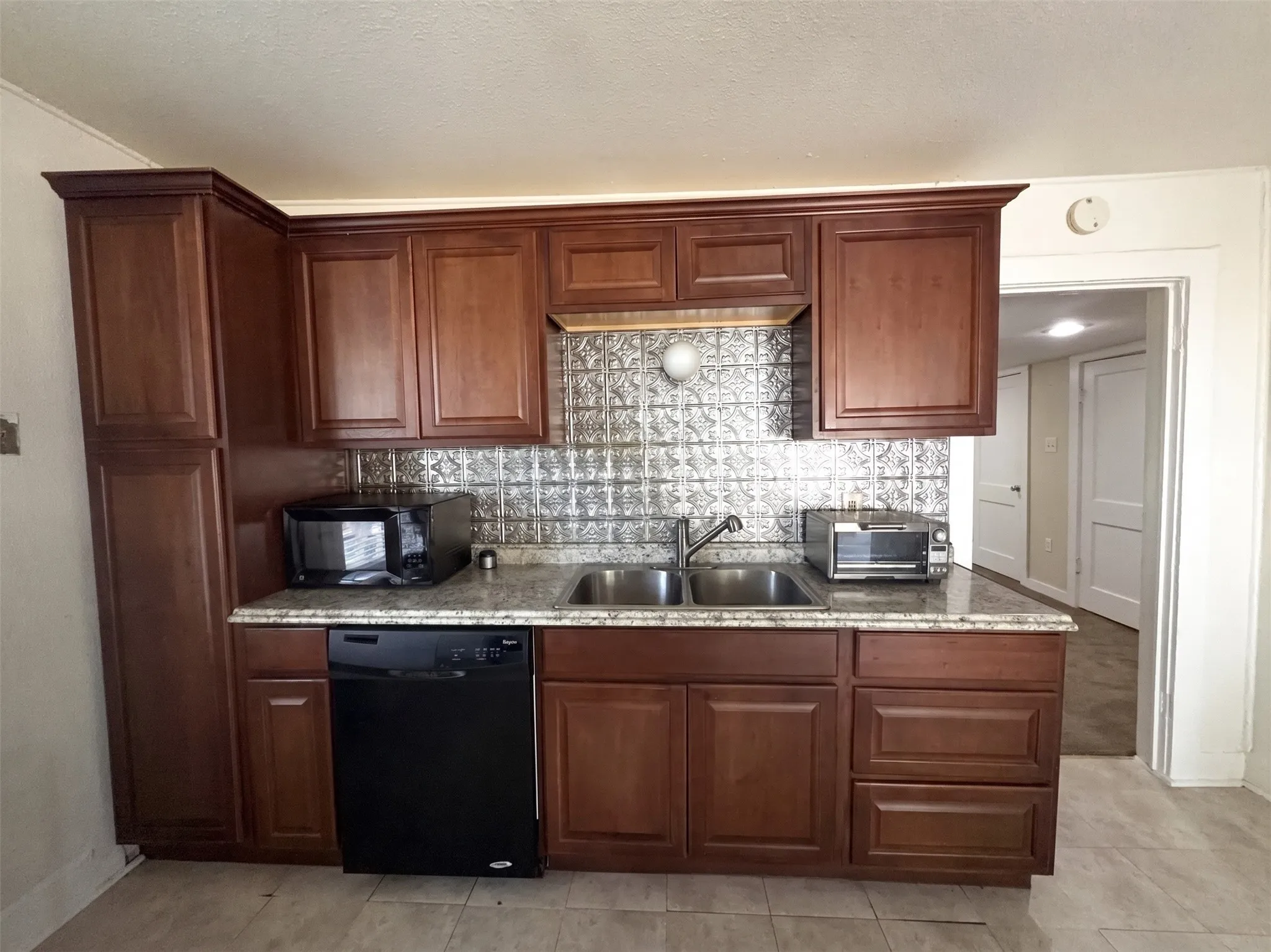 Single Family Residence For Sale in Tarrant County , 7613 Marys Creek Drive, Fort Worth, Texas 76116, 1 Bedroom, 1 Bathroom, Garage spaces, 720 Sqft, built in 1935, mls#21371261, Real Estate Agent in Fort Worth, Homes For Sale in Tarrant county, Homes For Sale in Fort Worth, Realtor in Fort Worth Texas, Real Estate Brokerage Independent Realty Texas, Luminita Cordes Realtor
