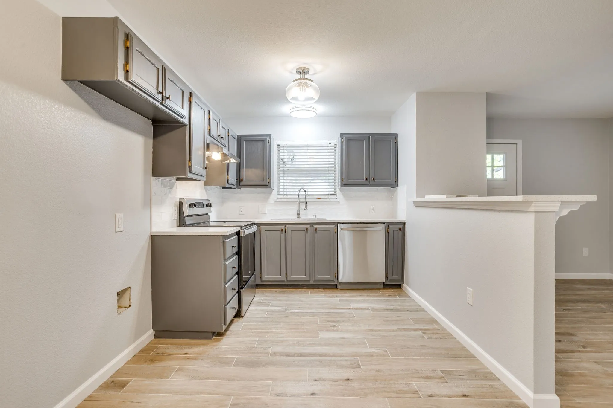 Duplex For Rent in Tarrant County , 2616 Bomar Avenue 2618, Fort Worth, Texas 76103, 3 Bedroom, 2 Bathroom, Garage spaces, 2,080 Sqft, built in 2004, mls#21371032, Real Estate Agent in Fort Worth, Homes For Rent in Tarrant county, Homes For Rent in Fort Worth, Realtor in Fort Worth Texas, Real Estate Brokerage Independent Realty Texas, Luminita Cordes Realtor