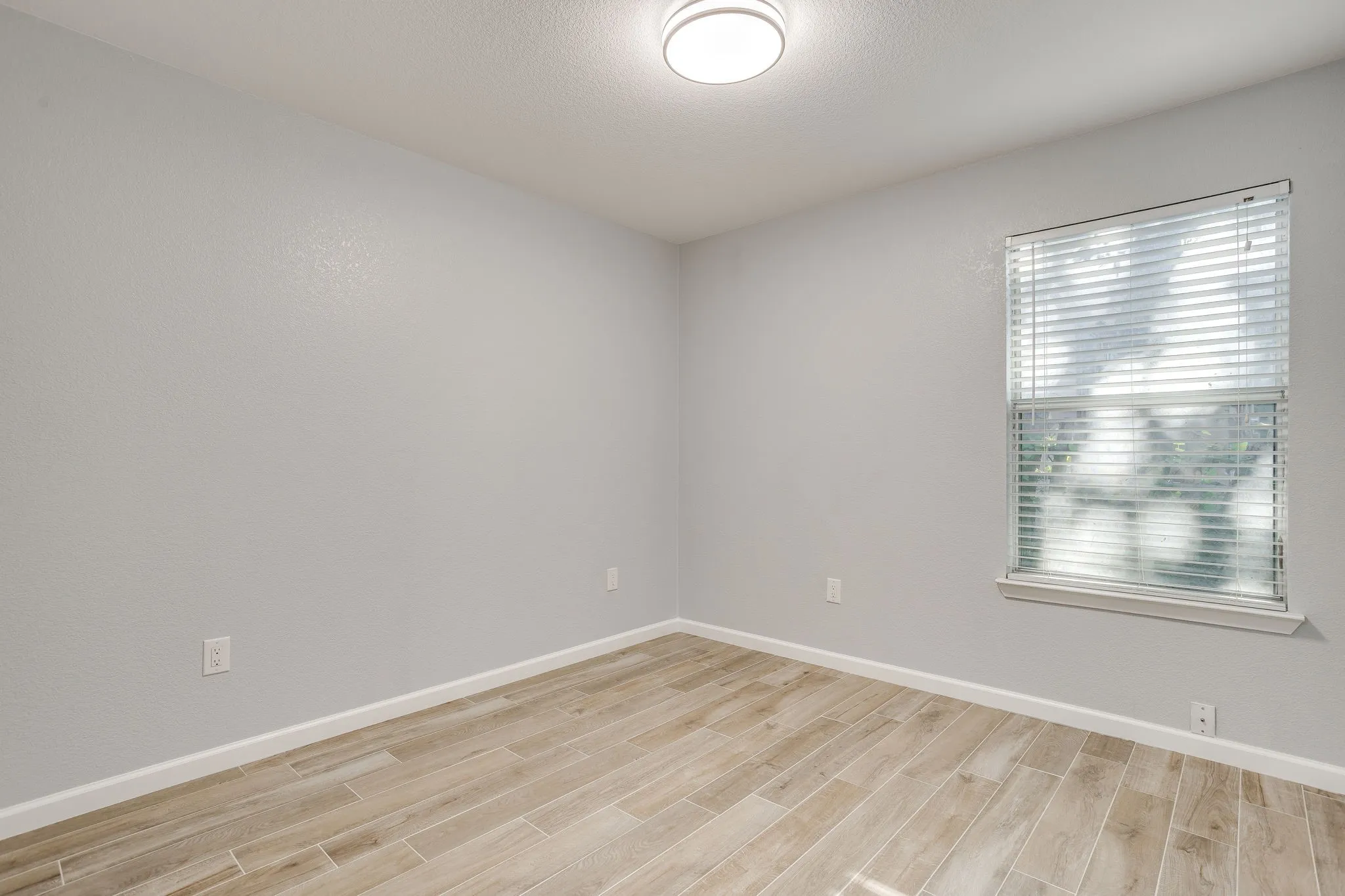 Duplex For Rent in Tarrant County , 2616 Bomar Avenue 2618, Fort Worth, Texas 76103, 3 Bedroom, 2 Bathroom, Garage spaces, 2,080 Sqft, built in 2004, mls#21371032, Real Estate Agent in Fort Worth, Homes For Rent in Tarrant county, Homes For Rent in Fort Worth, Realtor in Fort Worth Texas, Real Estate Brokerage Independent Realty Texas, Luminita Cordes Realtor