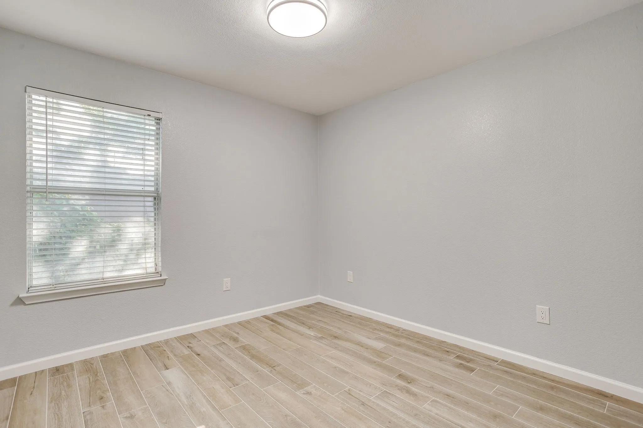 Duplex For Rent in Tarrant County , 2616 Bomar Avenue 2618, Fort Worth, Texas 76103, 3 Bedroom, 2 Bathroom, Garage spaces, 2,080 Sqft, built in 2004, mls#21371032, Real Estate Agent in Fort Worth, Homes For Rent in Tarrant county, Homes For Rent in Fort Worth, Realtor in Fort Worth Texas, Real Estate Brokerage Independent Realty Texas, Luminita Cordes Realtor