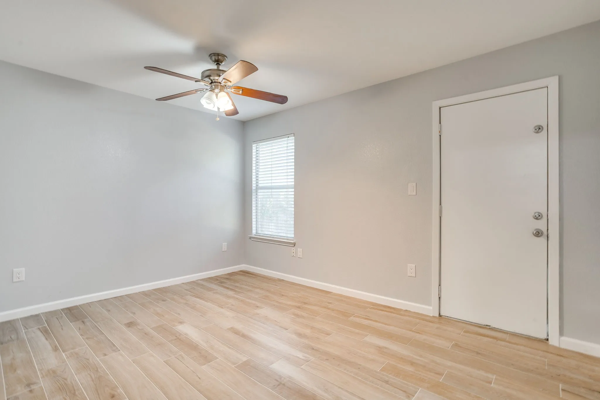 Duplex For Rent in Tarrant County , 2616 Bomar Avenue 2618, Fort Worth, Texas 76103, 3 Bedroom, 2 Bathroom, Garage spaces, 2,080 Sqft, built in 2004, mls#21371032, Real Estate Agent in Fort Worth, Homes For Rent in Tarrant county, Homes For Rent in Fort Worth, Realtor in Fort Worth Texas, Real Estate Brokerage Independent Realty Texas, Luminita Cordes Realtor