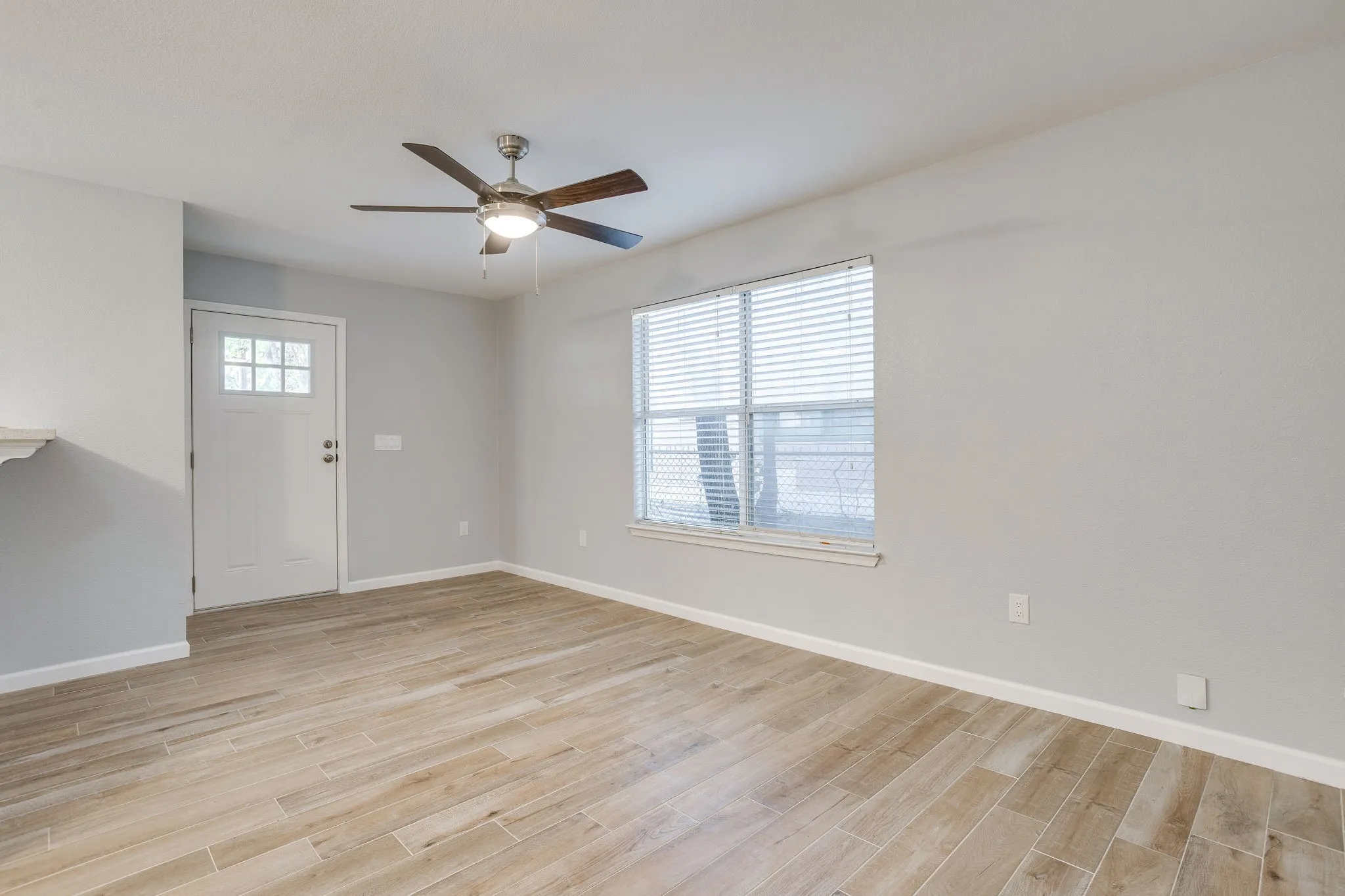 Duplex For Rent in Tarrant County , 2616 Bomar Avenue 2618, Fort Worth, Texas 76103, 3 Bedroom, 2 Bathroom, Garage spaces, 2,080 Sqft, built in 2004, mls#21371032, Real Estate Agent in Fort Worth, Homes For Rent in Tarrant county, Homes For Rent in Fort Worth, Realtor in Fort Worth Texas, Real Estate Brokerage Independent Realty Texas, Luminita Cordes Realtor