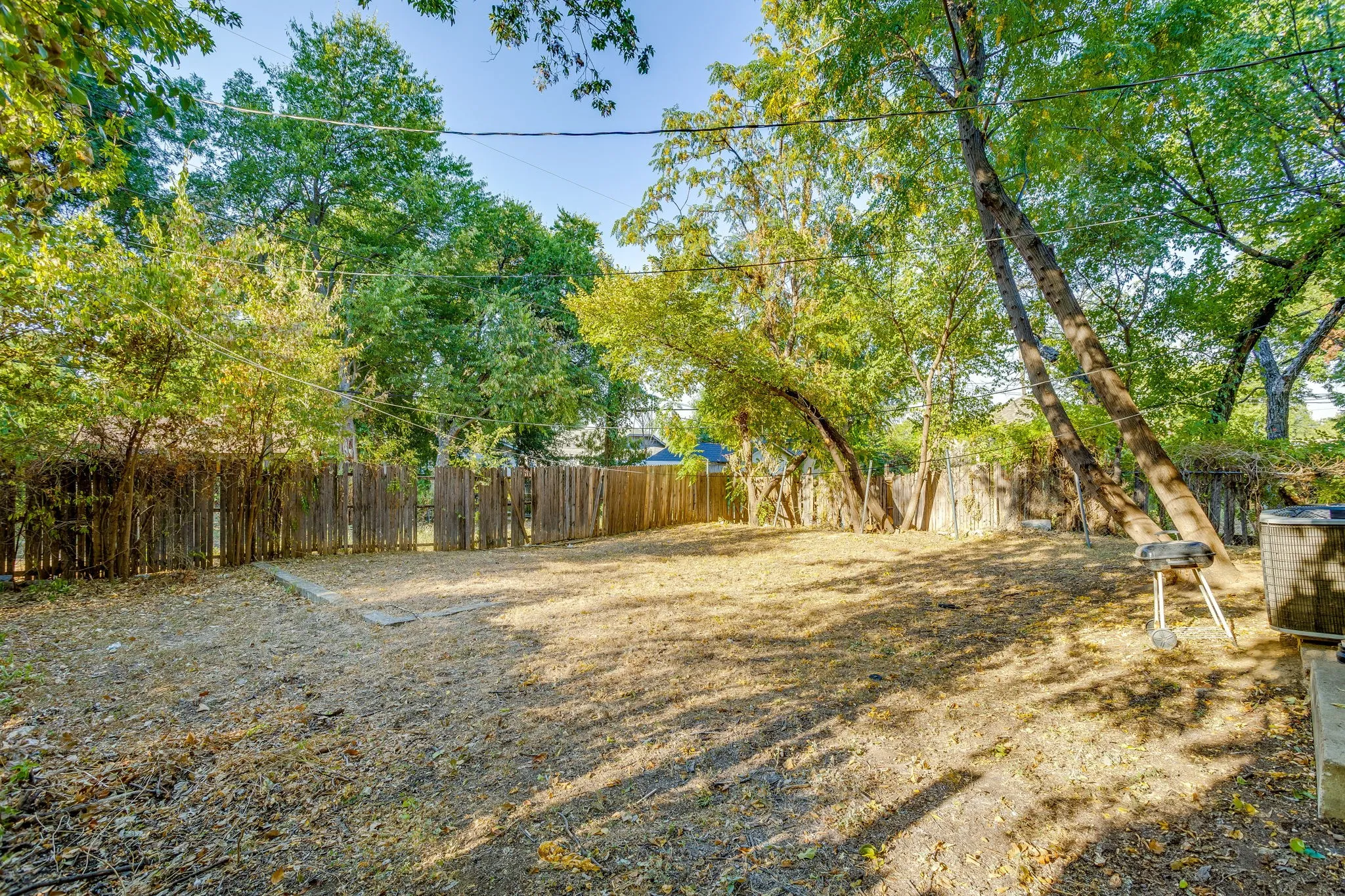 Duplex For Rent in Tarrant County , 2616 Bomar Avenue 2618, Fort Worth, Texas 76103, 3 Bedroom, 2 Bathroom, Garage spaces, 2,080 Sqft, built in 2004, mls#21371032, Real Estate Agent in Fort Worth, Homes For Rent in Tarrant county, Homes For Rent in Fort Worth, Realtor in Fort Worth Texas, Real Estate Brokerage Independent Realty Texas, Luminita Cordes Realtor