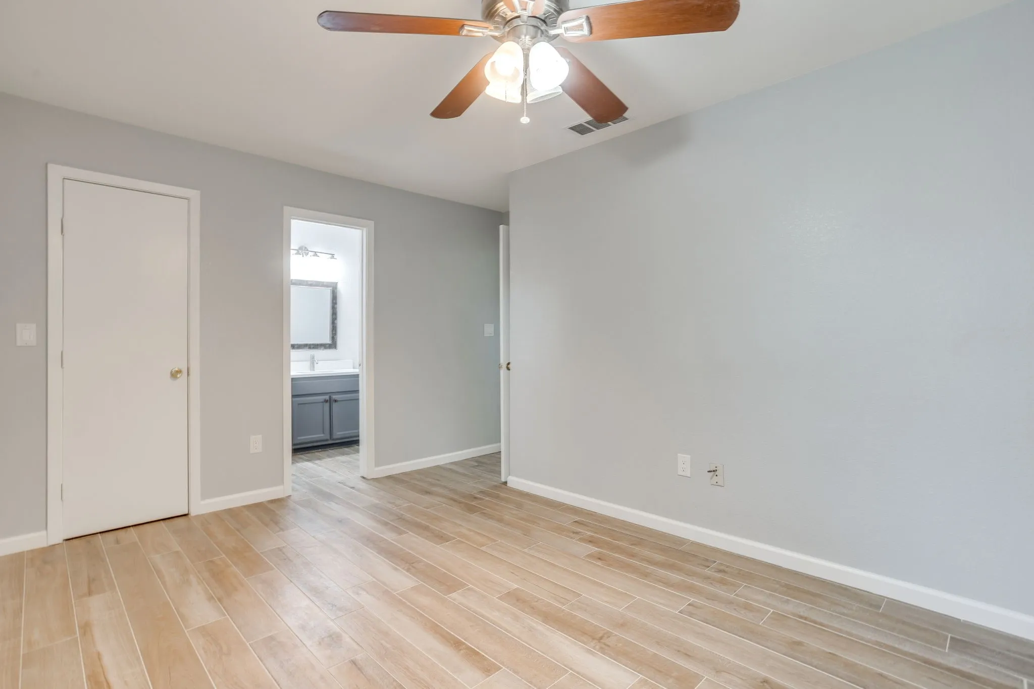 Duplex For Rent in Tarrant County , 2616 Bomar Avenue 2618, Fort Worth, Texas 76103, 3 Bedroom, 2 Bathroom, Garage spaces, 2,080 Sqft, built in 2004, mls#21371032, Real Estate Agent in Fort Worth, Homes For Rent in Tarrant county, Homes For Rent in Fort Worth, Realtor in Fort Worth Texas, Real Estate Brokerage Independent Realty Texas, Luminita Cordes Realtor