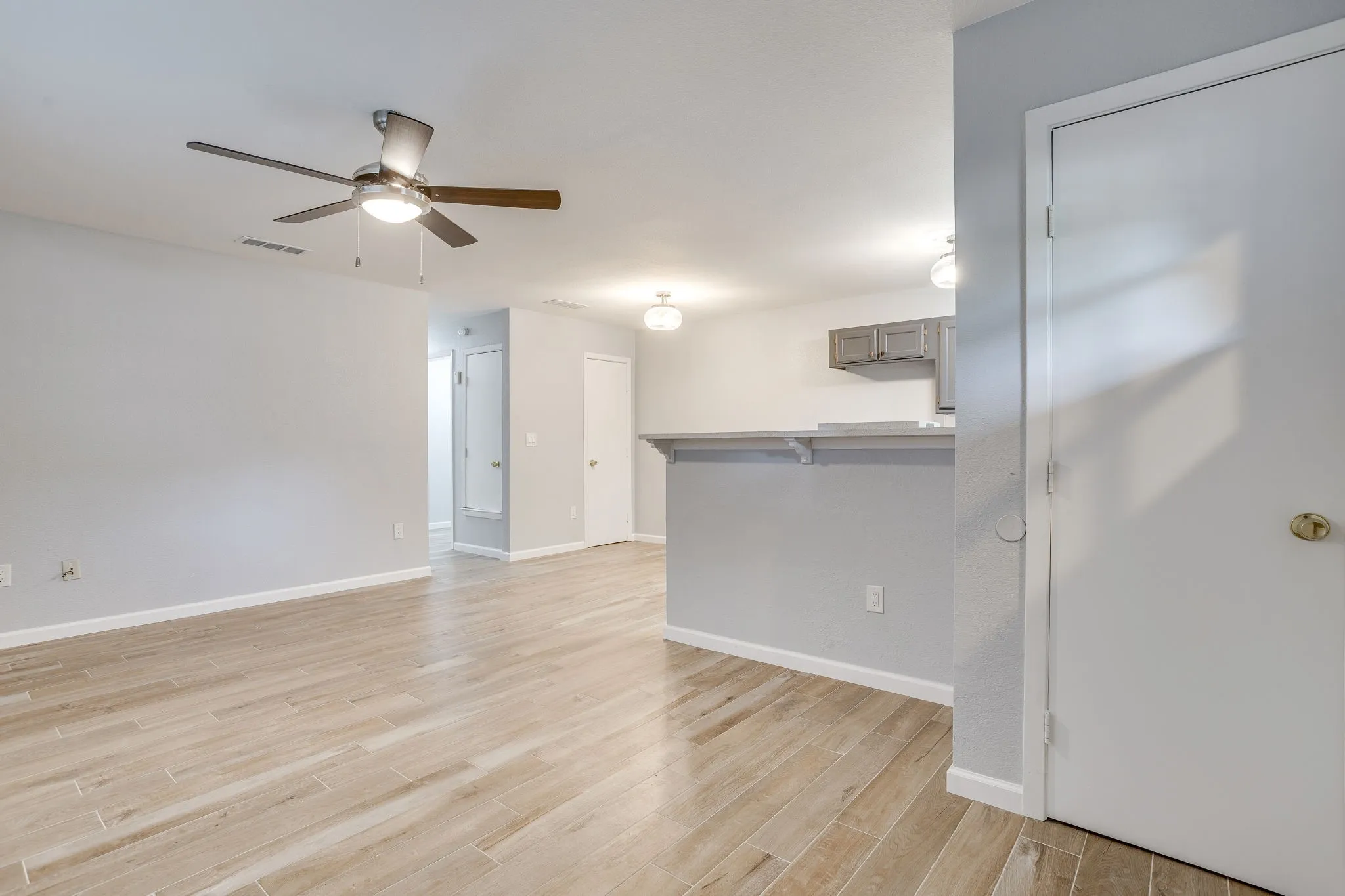 Duplex For Rent in Tarrant County , 2616 Bomar Avenue 2618, Fort Worth, Texas 76103, 3 Bedroom, 2 Bathroom, Garage spaces, 2,080 Sqft, built in 2004, mls#21371032, Real Estate Agent in Fort Worth, Homes For Rent in Tarrant county, Homes For Rent in Fort Worth, Realtor in Fort Worth Texas, Real Estate Brokerage Independent Realty Texas, Luminita Cordes Realtor
