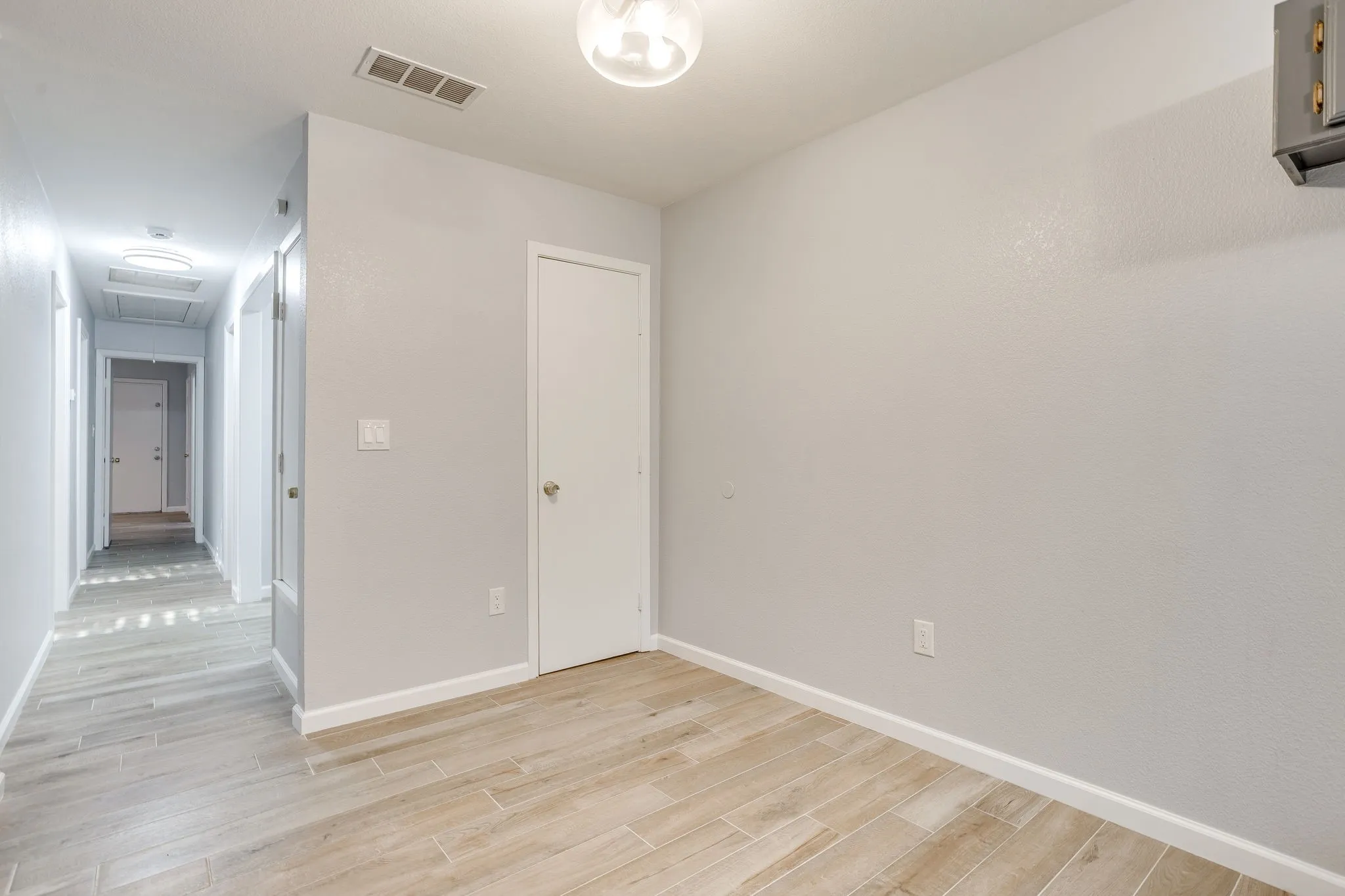 Duplex For Rent in Tarrant County , 2616 Bomar Avenue 2618, Fort Worth, Texas 76103, 3 Bedroom, 2 Bathroom, Garage spaces, 2,080 Sqft, built in 2004, mls#21371032, Real Estate Agent in Fort Worth, Homes For Rent in Tarrant county, Homes For Rent in Fort Worth, Realtor in Fort Worth Texas, Real Estate Brokerage Independent Realty Texas, Luminita Cordes Realtor