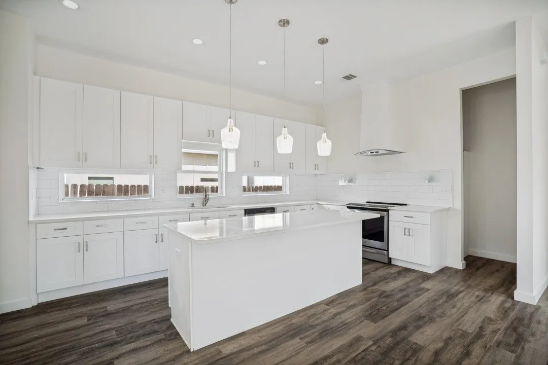 Single Family Residence For Rent in Denton County , 315 Lois Street, Roanoke, Texas 76262, 4 Bedroom, 4 Bathroom, 1 Garage spaces, 3,283 Sqft, built in 2022, mls#21370462, Real Estate Agent in Roanoke, Homes For Rent in Denton county, Homes For Rent in Roanoke, Realtor in Roanoke Texas, Real Estate Brokerage Independent Realty Texas, Luminita Cordes Realtor