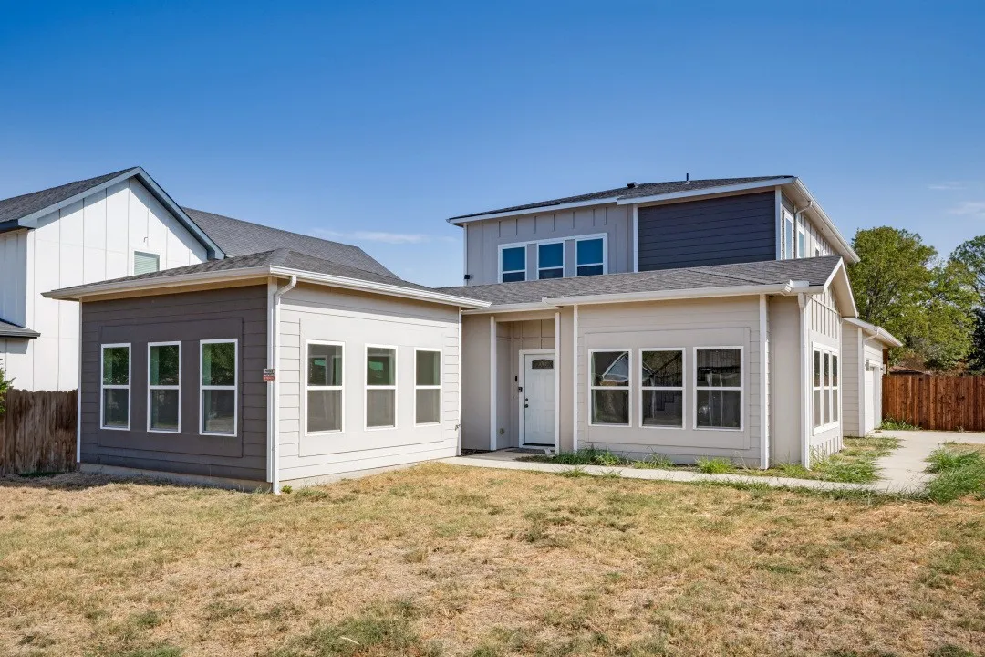 Single Family Residence For Rent in Denton County , 315 Lois Street, Roanoke, Texas 76262, 4 Bedroom, 4 Bathroom, 1 Garage spaces, 3,283 Sqft, built in 2022, mls#21370462, Real Estate Agent in Roanoke, Homes For Rent in Denton county, Homes For Rent in Roanoke, Realtor in Roanoke Texas, Real Estate Brokerage Independent Realty Texas, Luminita Cordes Realtor