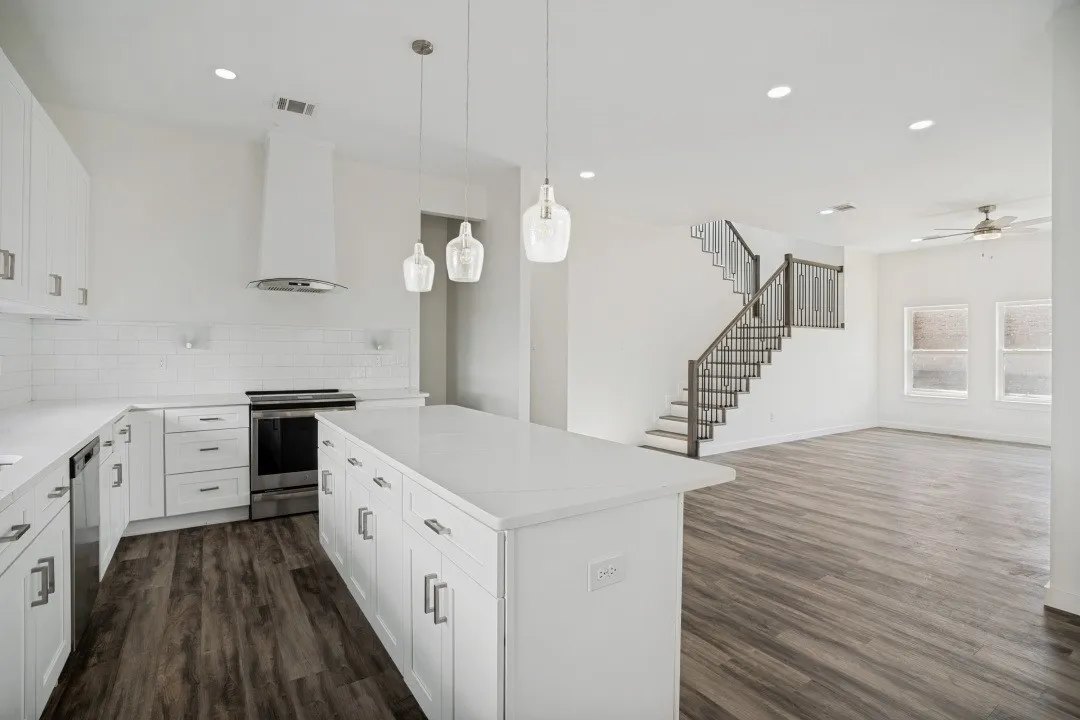 Single Family Residence For Rent in Denton County , 315 Lois Street, Roanoke, Texas 76262, 4 Bedroom, 4 Bathroom, 1 Garage spaces, 3,283 Sqft, built in 2022, mls#21370462, Real Estate Agent in Roanoke, Homes For Rent in Denton county, Homes For Rent in Roanoke, Realtor in Roanoke Texas, Real Estate Brokerage Independent Realty Texas, Luminita Cordes Realtor