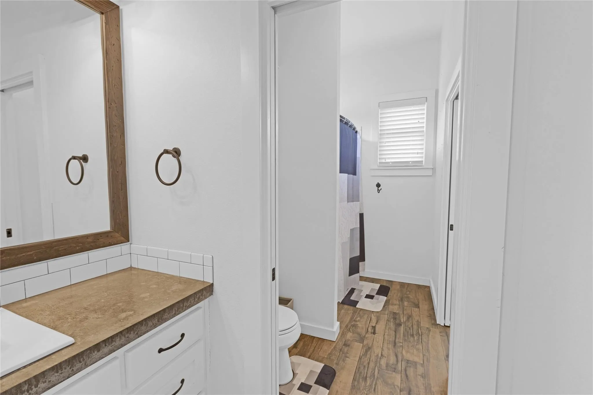 Farm For Rent in Ellis County , 400 Bethel Road, Waxahachie, Texas 75167, 4 Bedroom, 3 Bathroom, 3 Garage spaces, 3,000 Sqft, built in 2017, mls#21372887, Real Estate Agent in Waxahachie, Homes For Rent in Ellis county, Homes For Rent in Waxahachie, Realtor in Waxahachie Texas, Real Estate Brokerage Independent Realty Texas, Luminita Cordes Realtor